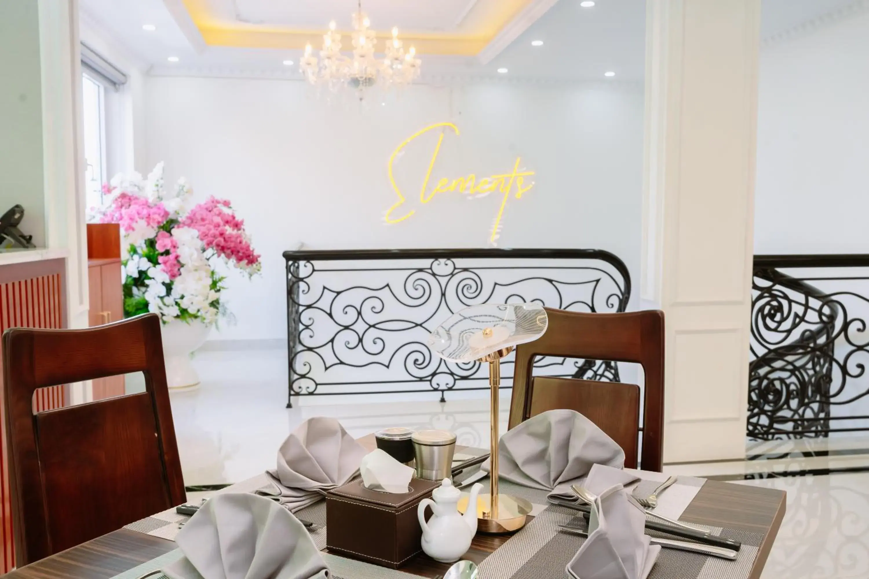 Restaurant/places to eat in SC Luxury Hotel Restaurant/places to eat in SC Luxury Hotel