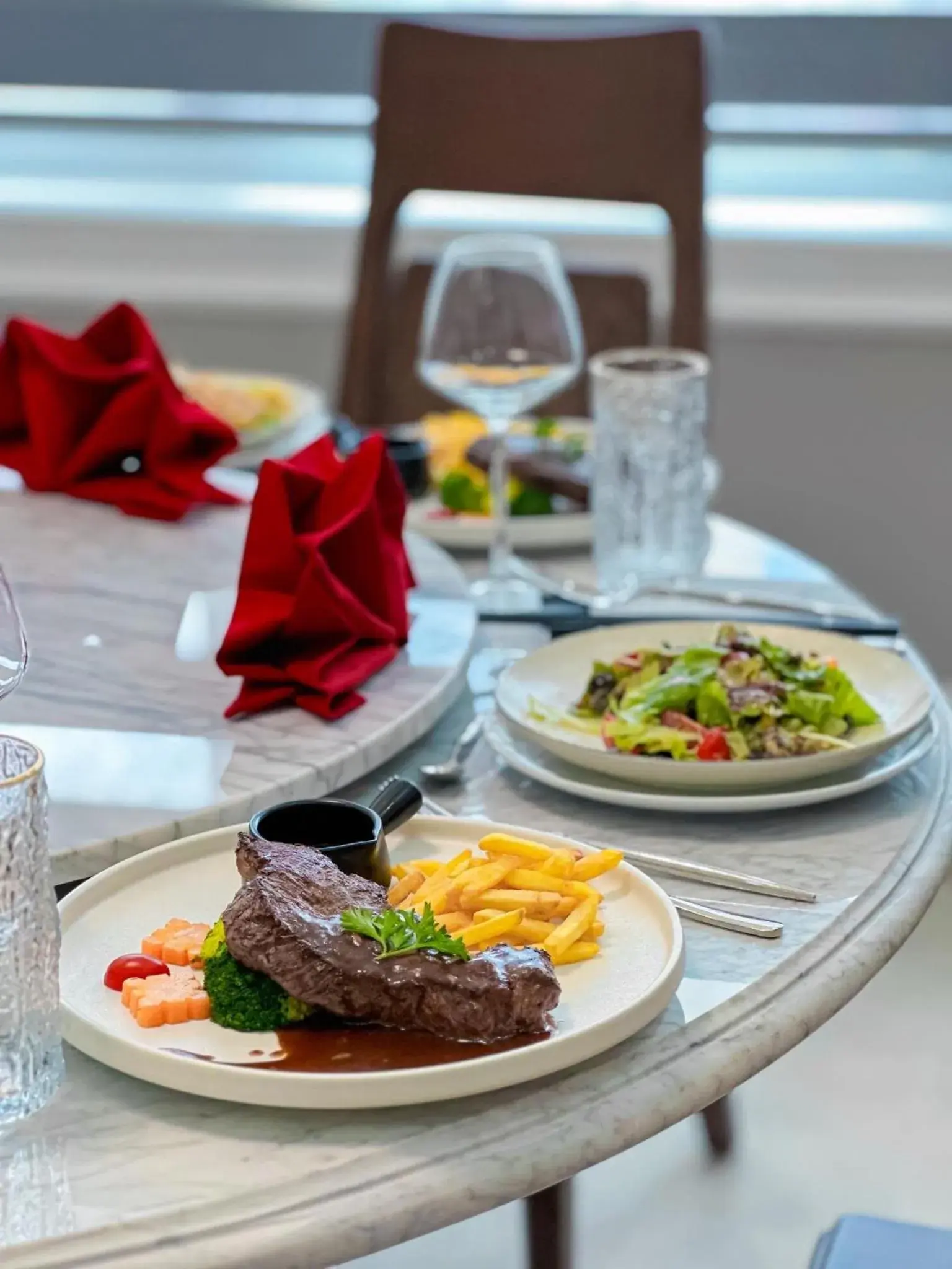 Restaurant/places to eat in SC Luxury Hotel Restaurant/places to eat in SC Luxury Hotel