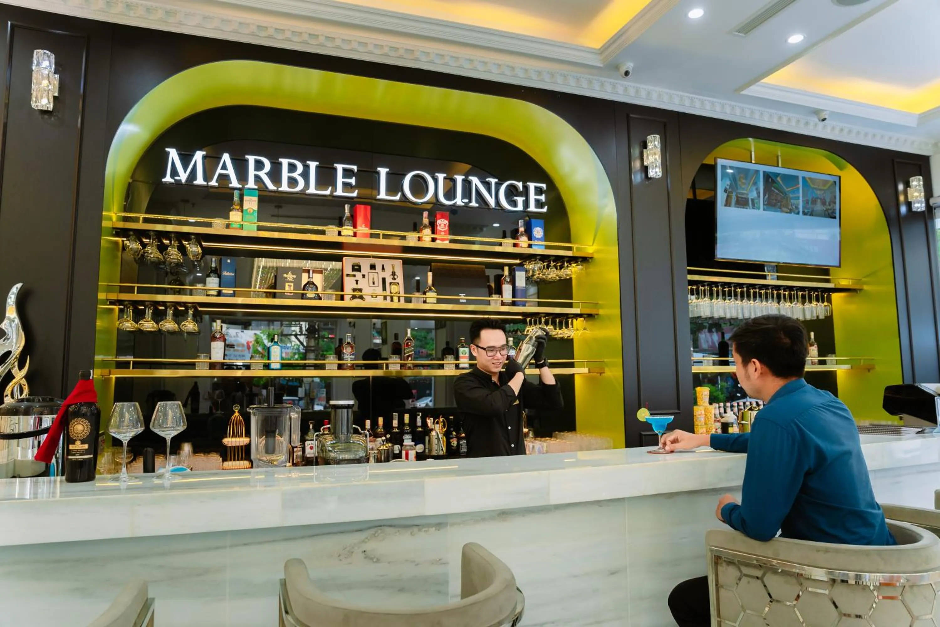 Lounge or bar in SC Luxury Hotel