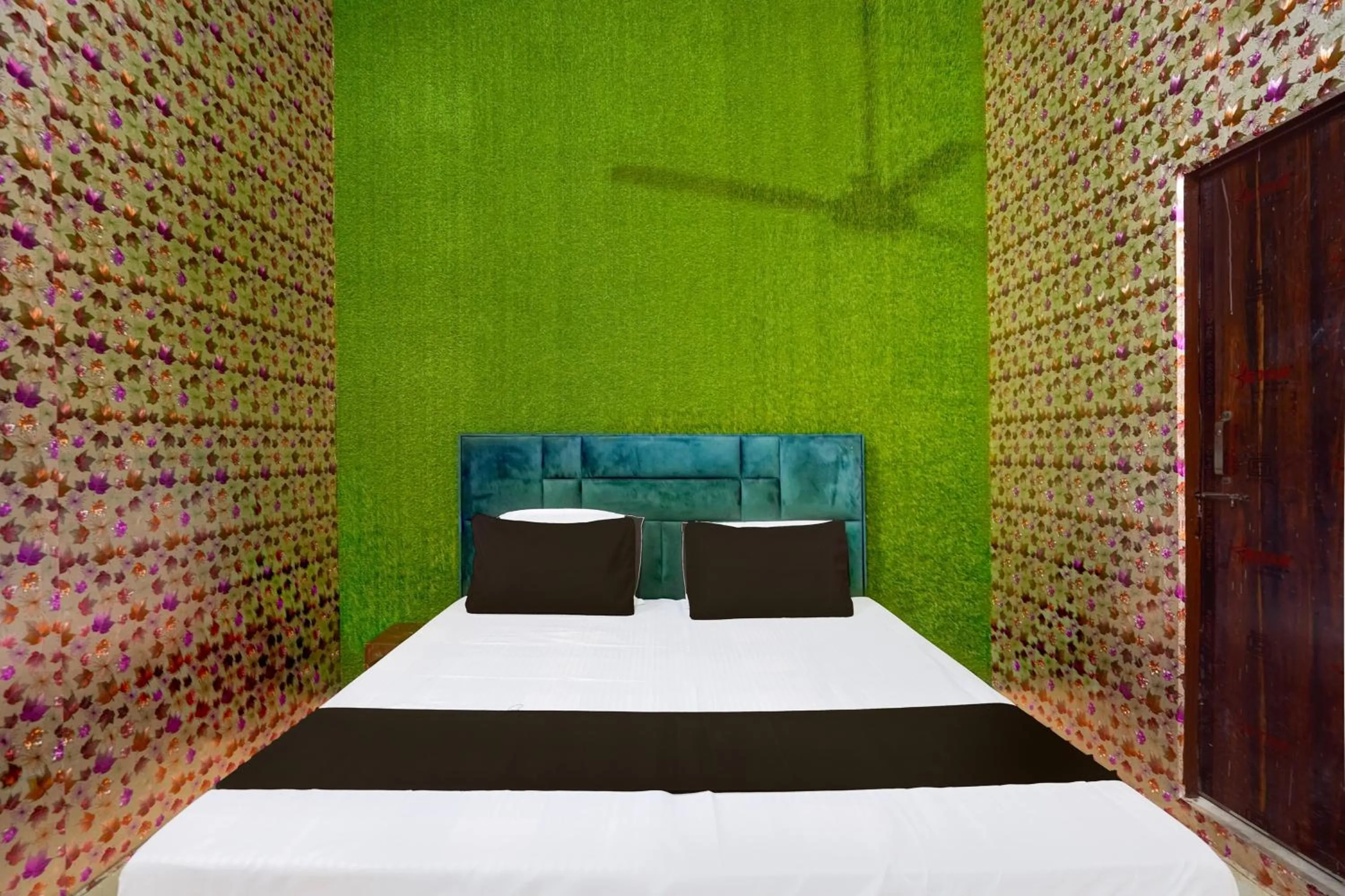 Bedroom in SPOT ON PARKS HOTEL
