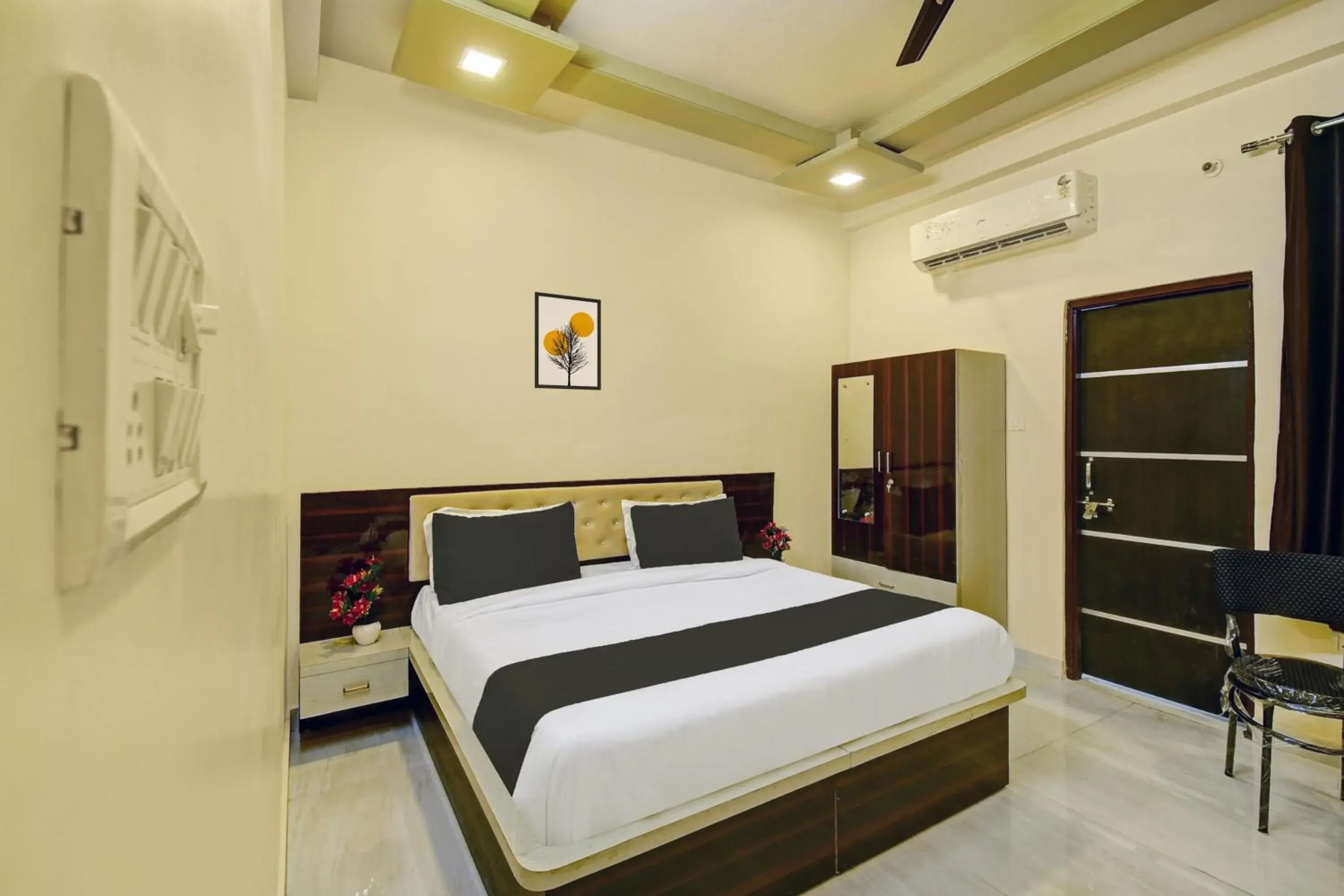 Facade/entrance, Bed in Hotel O Neelkanth Facade/entrance, Bed in Hotel O Neelkanth