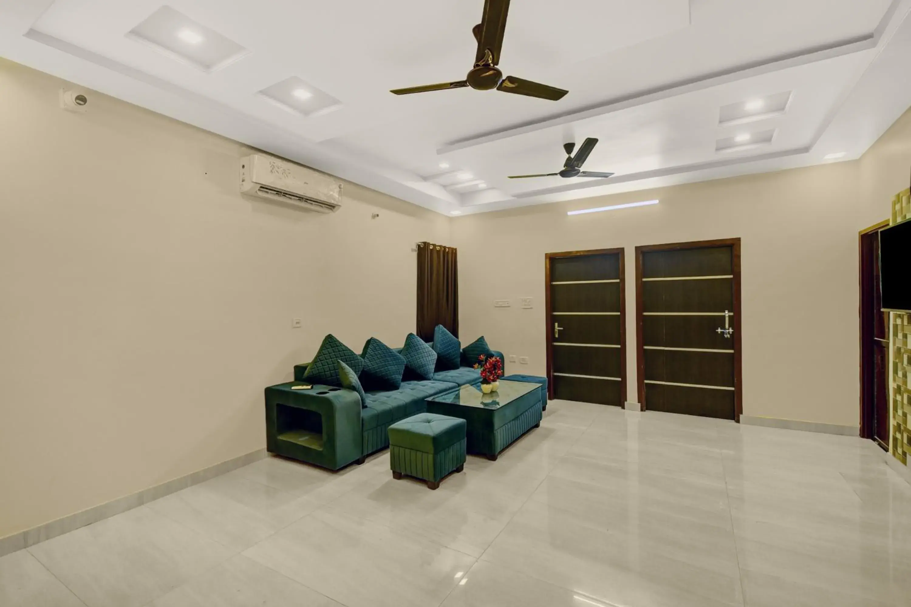 Lobby or reception in Hotel O Neelkanth Lobby or reception in Hotel O Neelkanth