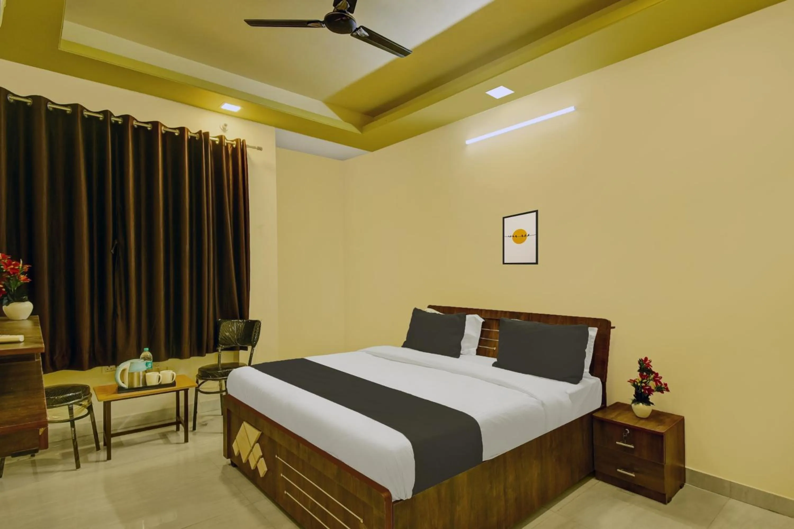 Bedroom, Bed in Hotel O Neelkanth