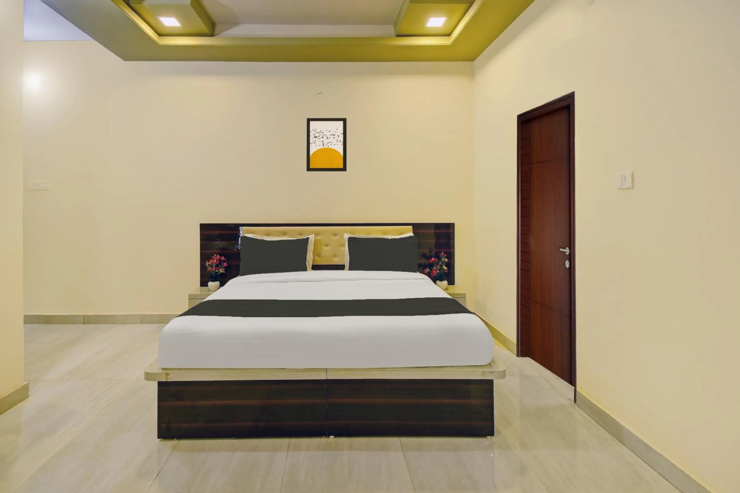 Bedroom, Bed in Hotel O Neelkanth