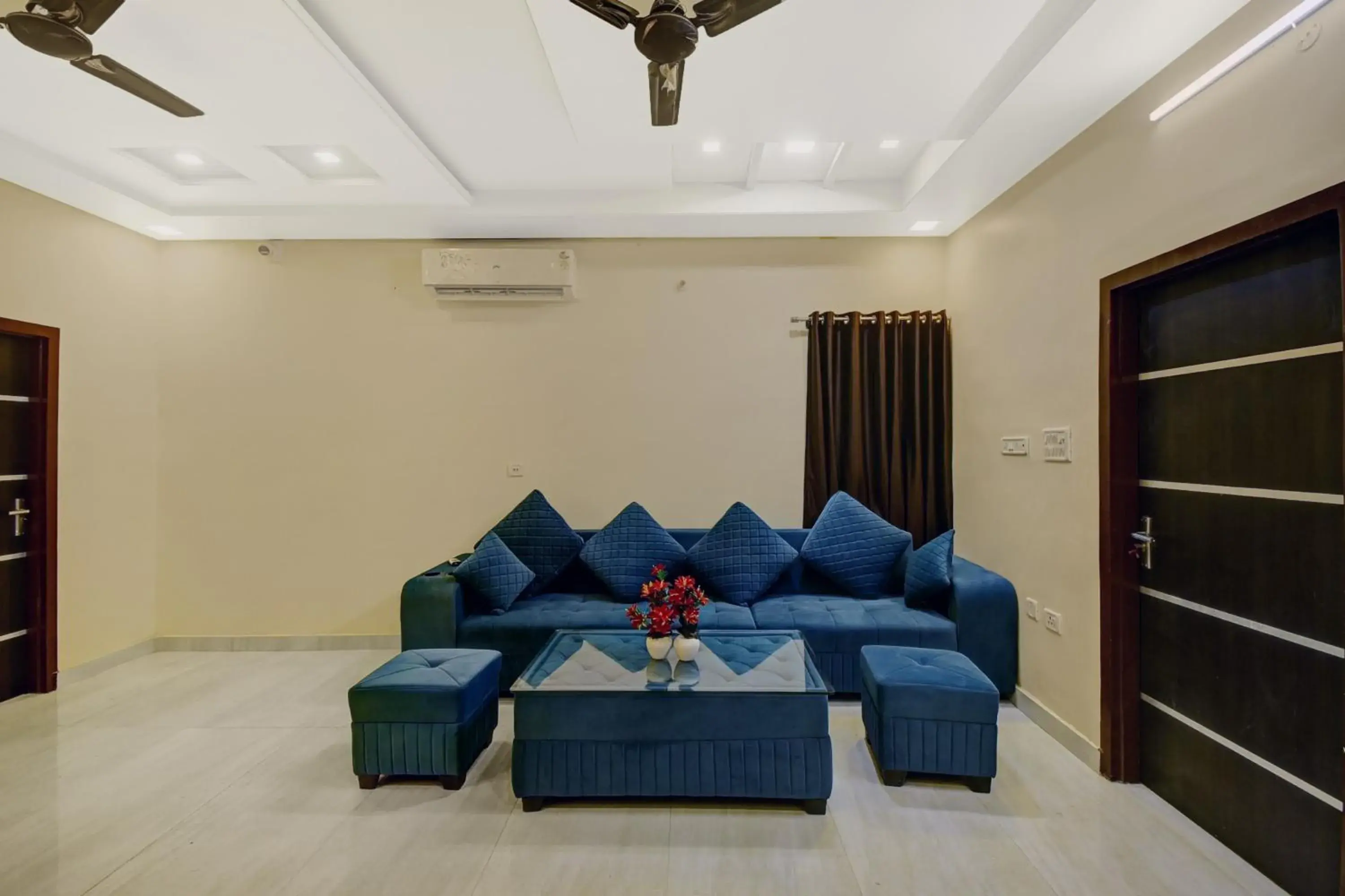 Lobby or reception in Hotel O Neelkanth Lobby or reception in Hotel O Neelkanth