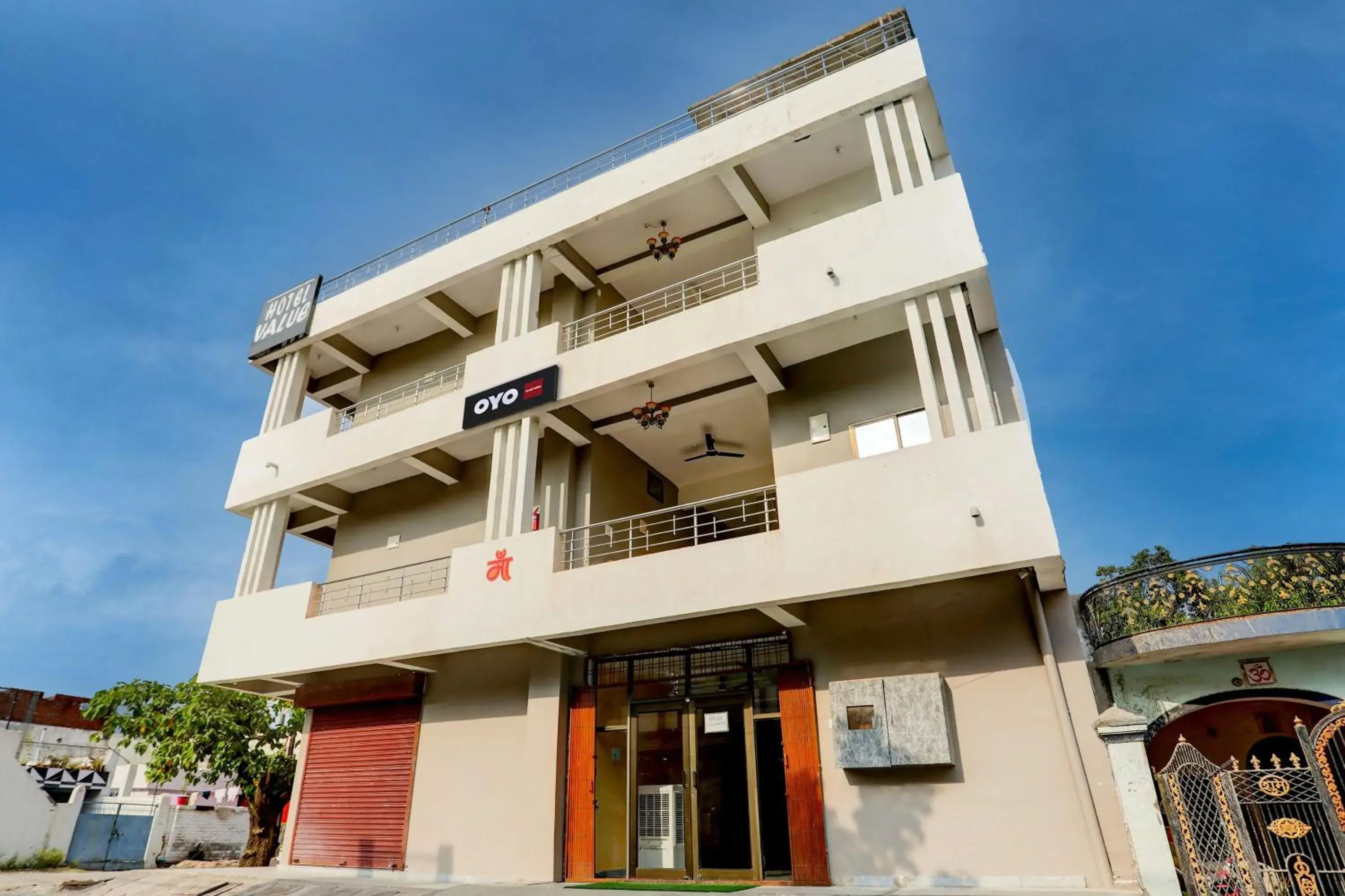 Facade/entrance in Hotel O Value Facade/entrance in Hotel O Value