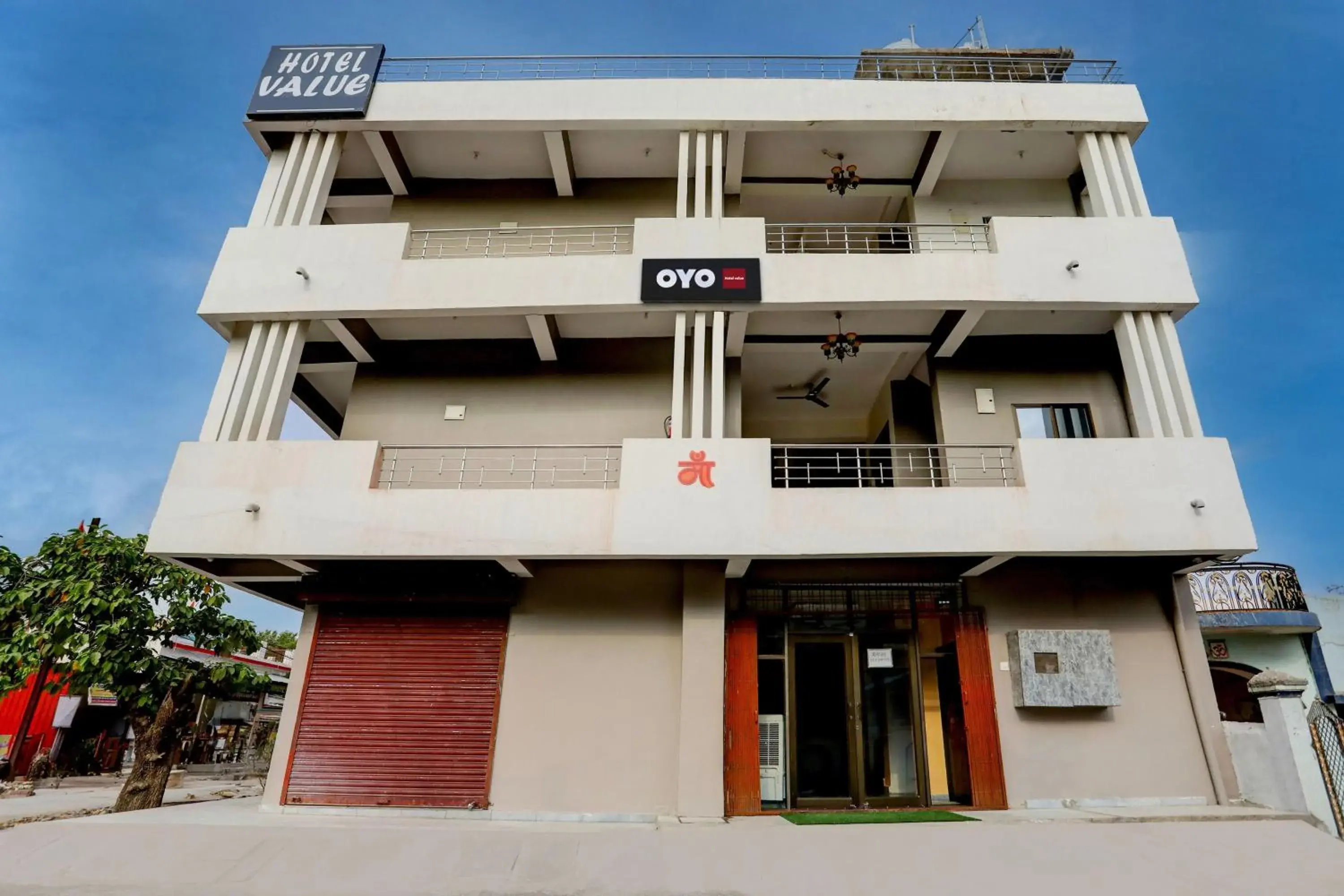 Facade/entrance in Hotel O Value Facade/entrance in Hotel O Value