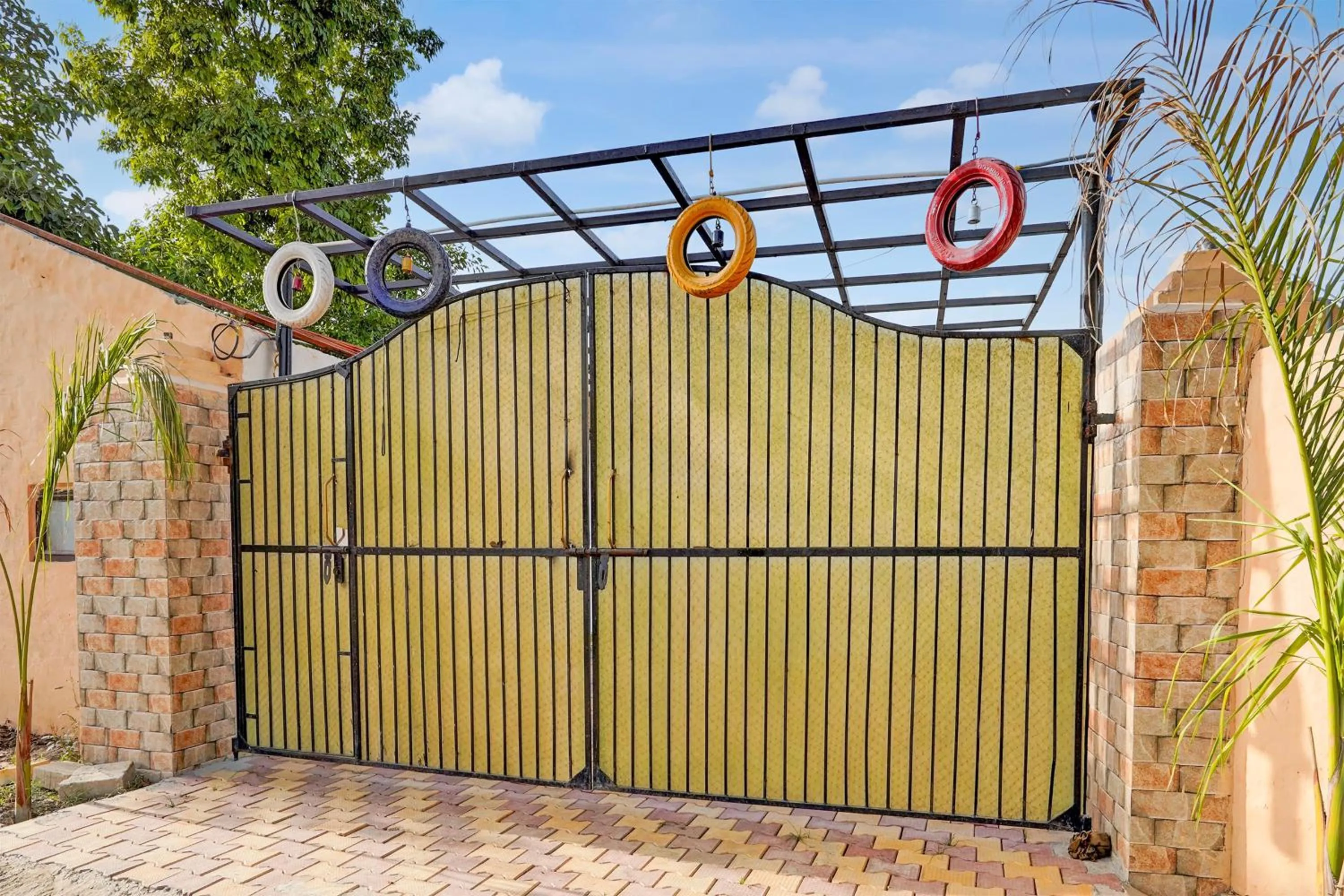 Facade/entrance in Hotel O YAMUNA RESORT