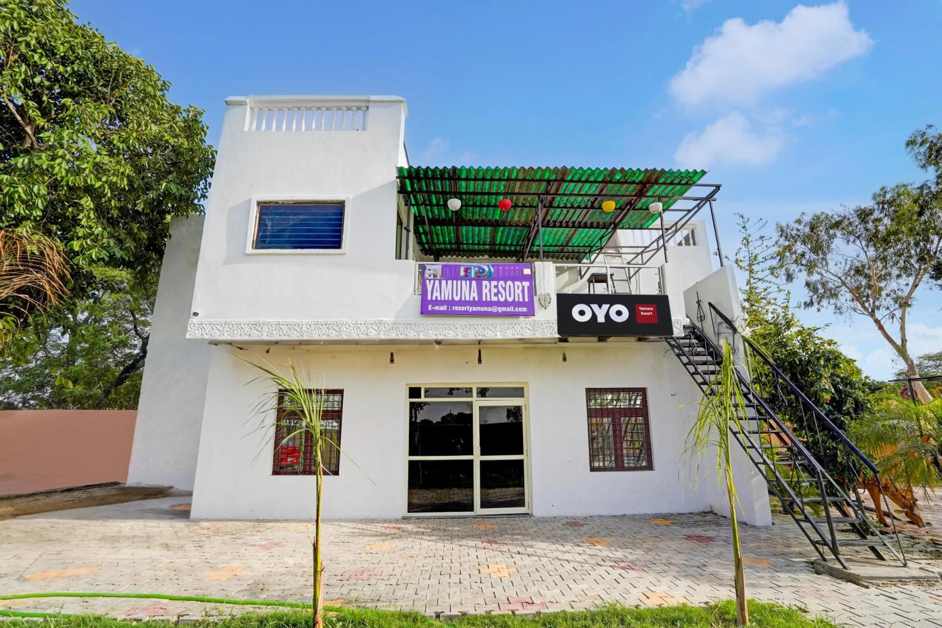 Facade/entrance in Hotel O YAMUNA RESORT