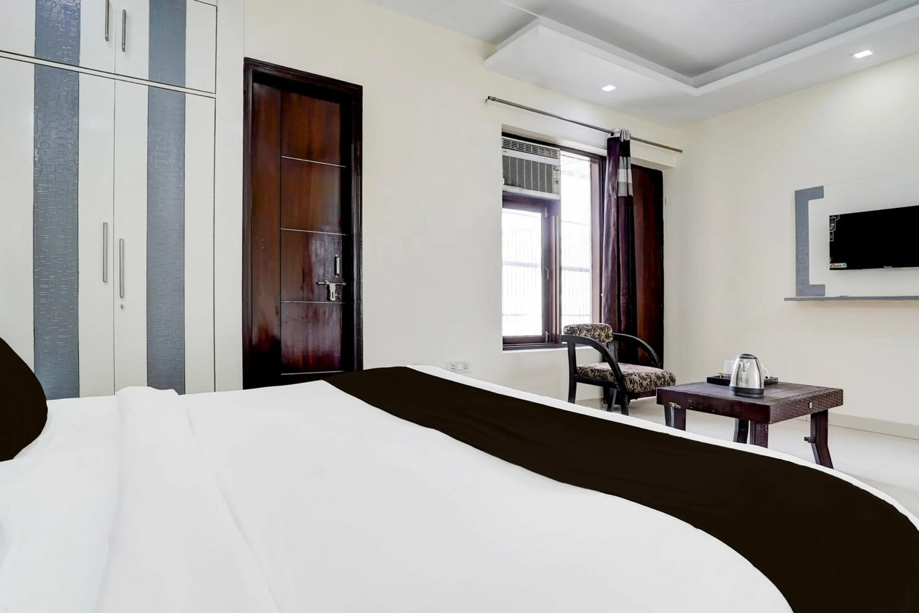 Bedroom in Super Collection O Sector 70 Noida