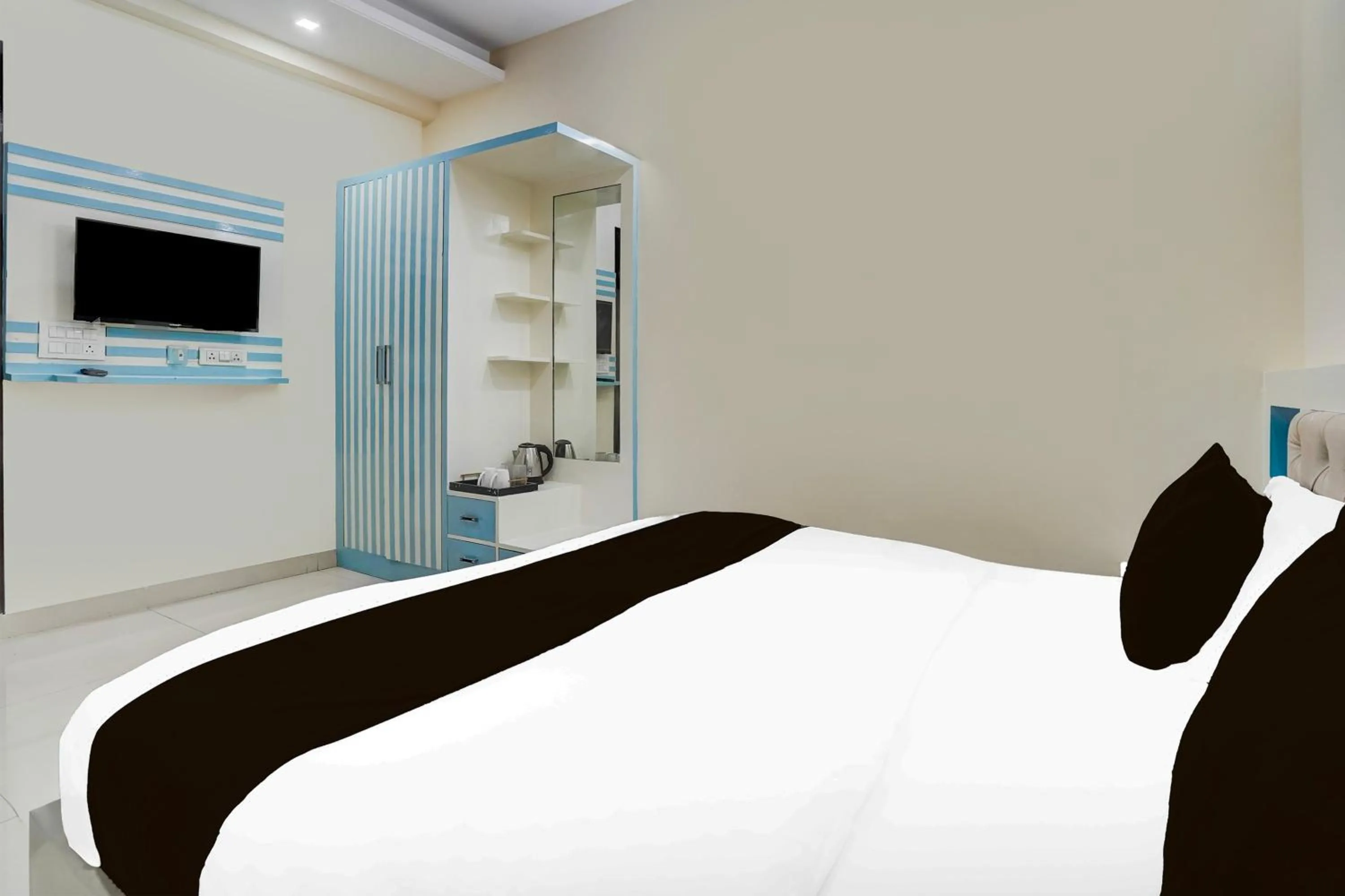 Bedroom in Super Collection O Sector 70 Noida