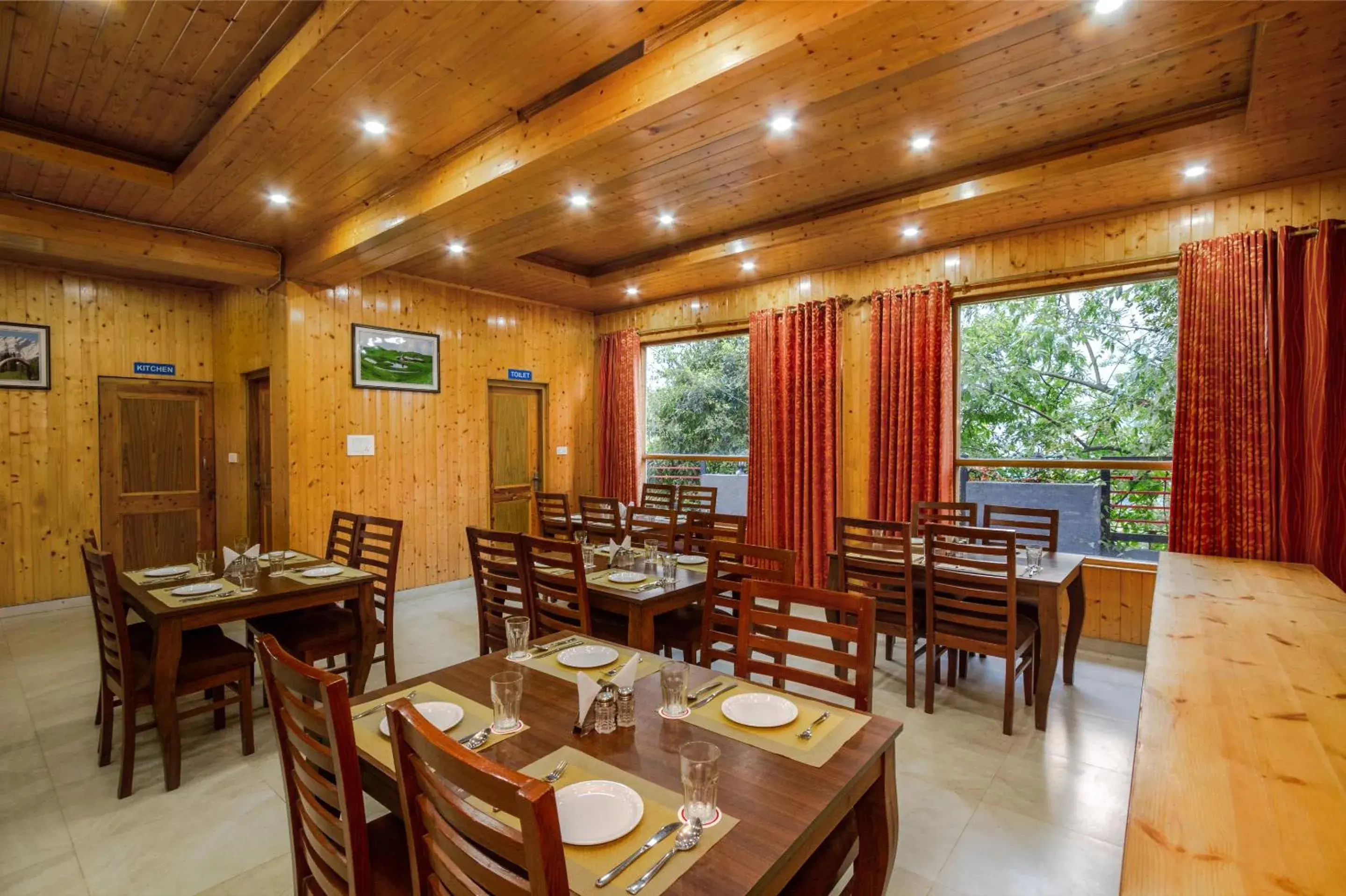 Restaurant/places to eat in Hotel Cherry Manali Restaurant/places to eat in Hotel Cherry Manali