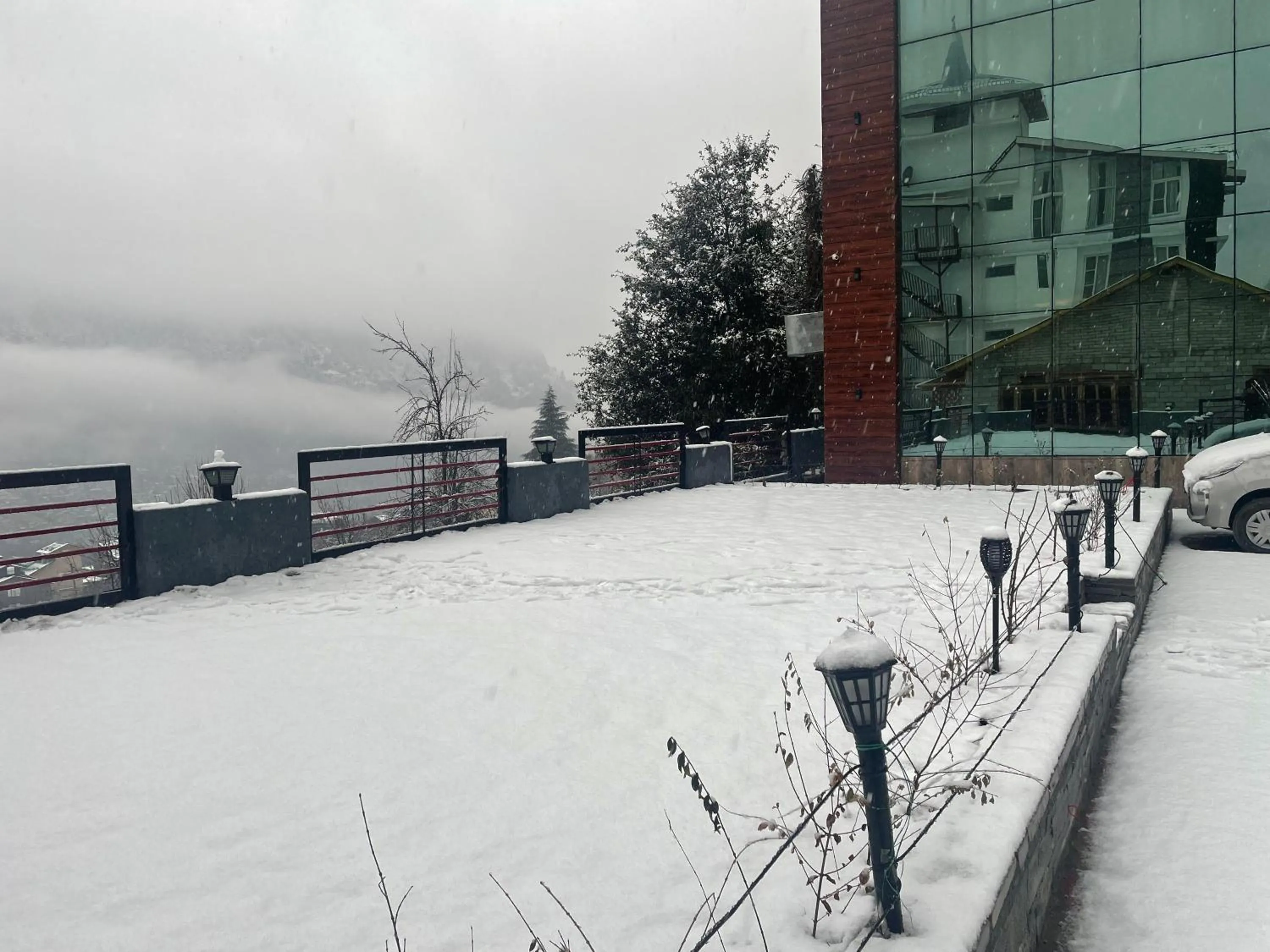 Mountain view in Hotel Cherry Manali