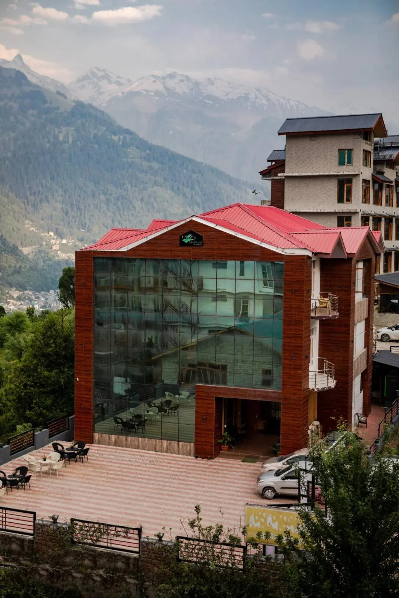 Property building in Hotel Cherry Manali Property building in Hotel Cherry Manali