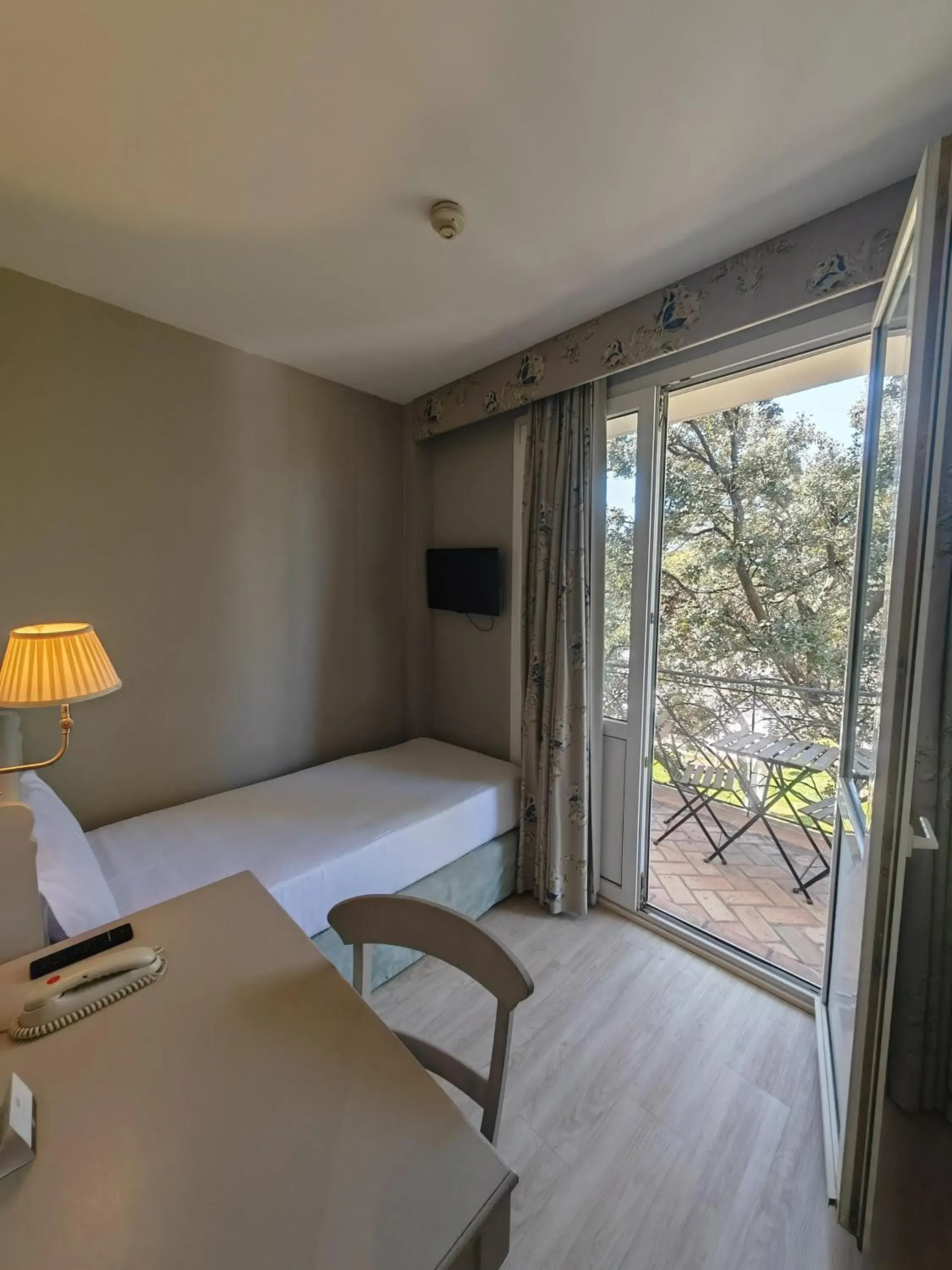 Bedroom, Bed in Hotel PAX Torrelodones Bedroom, Bed in Hotel PAX Torrelodones