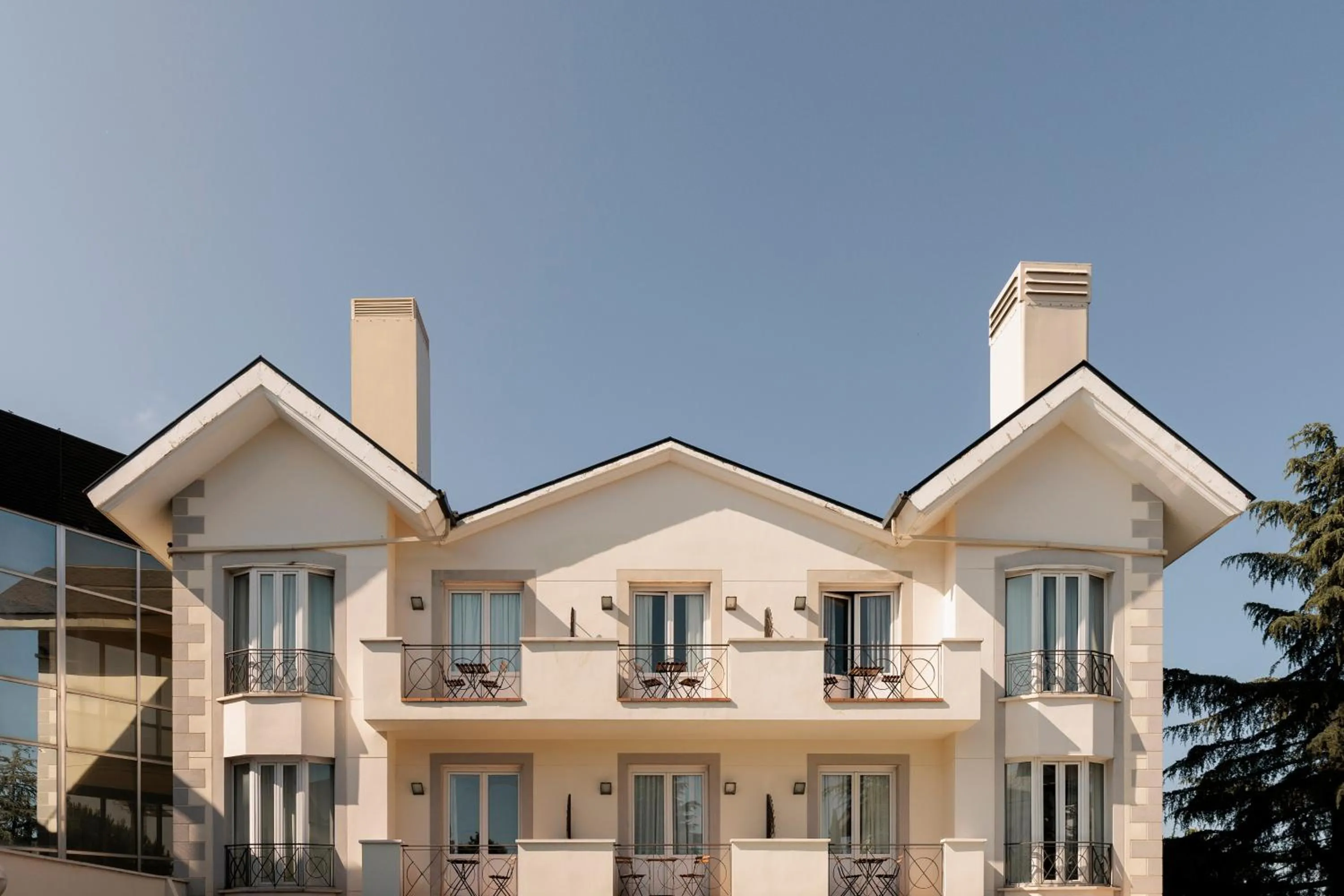 Facade/entrance in Hotel PAX Torrelodones