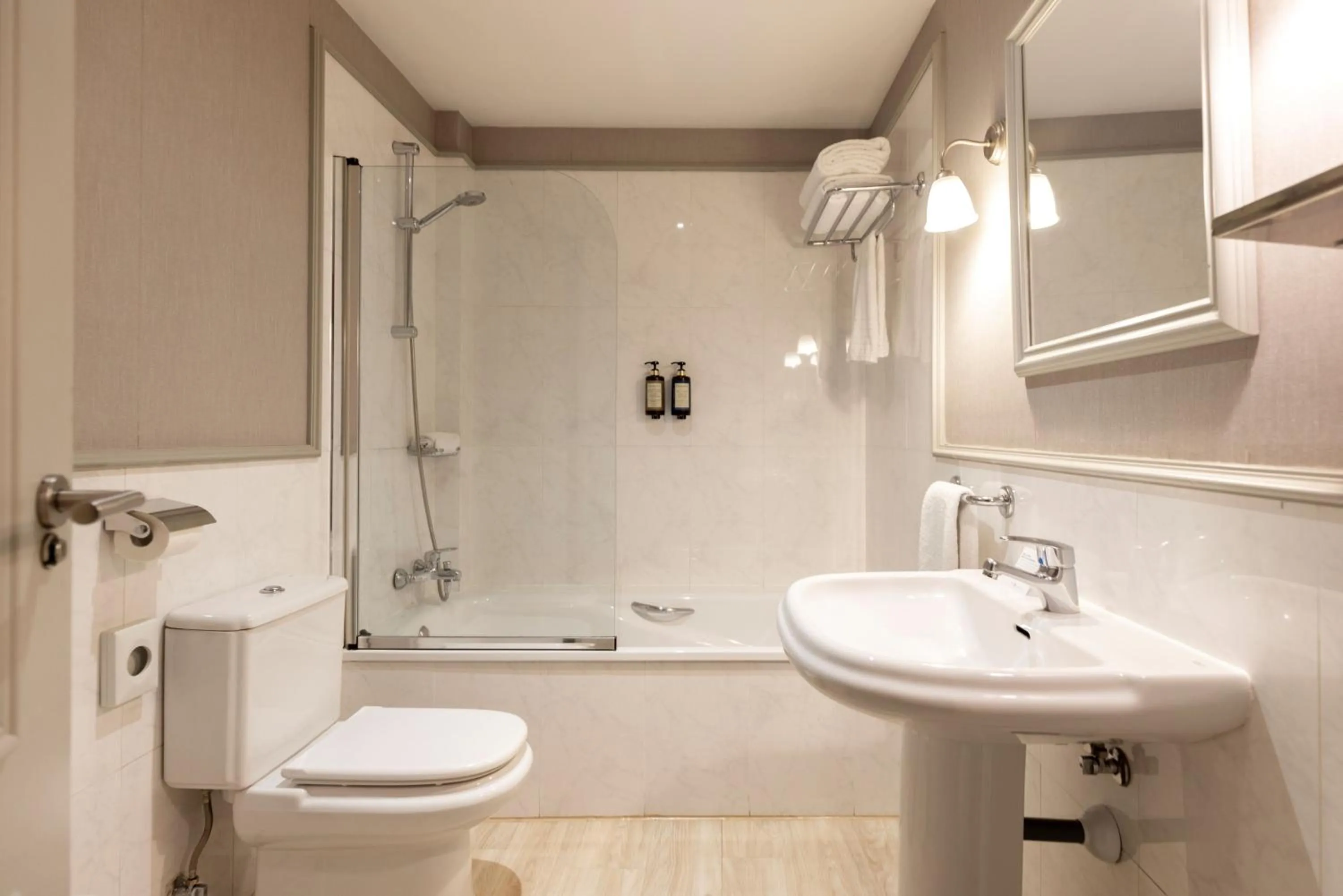 Bathroom in Hotel PAX Torrelodones