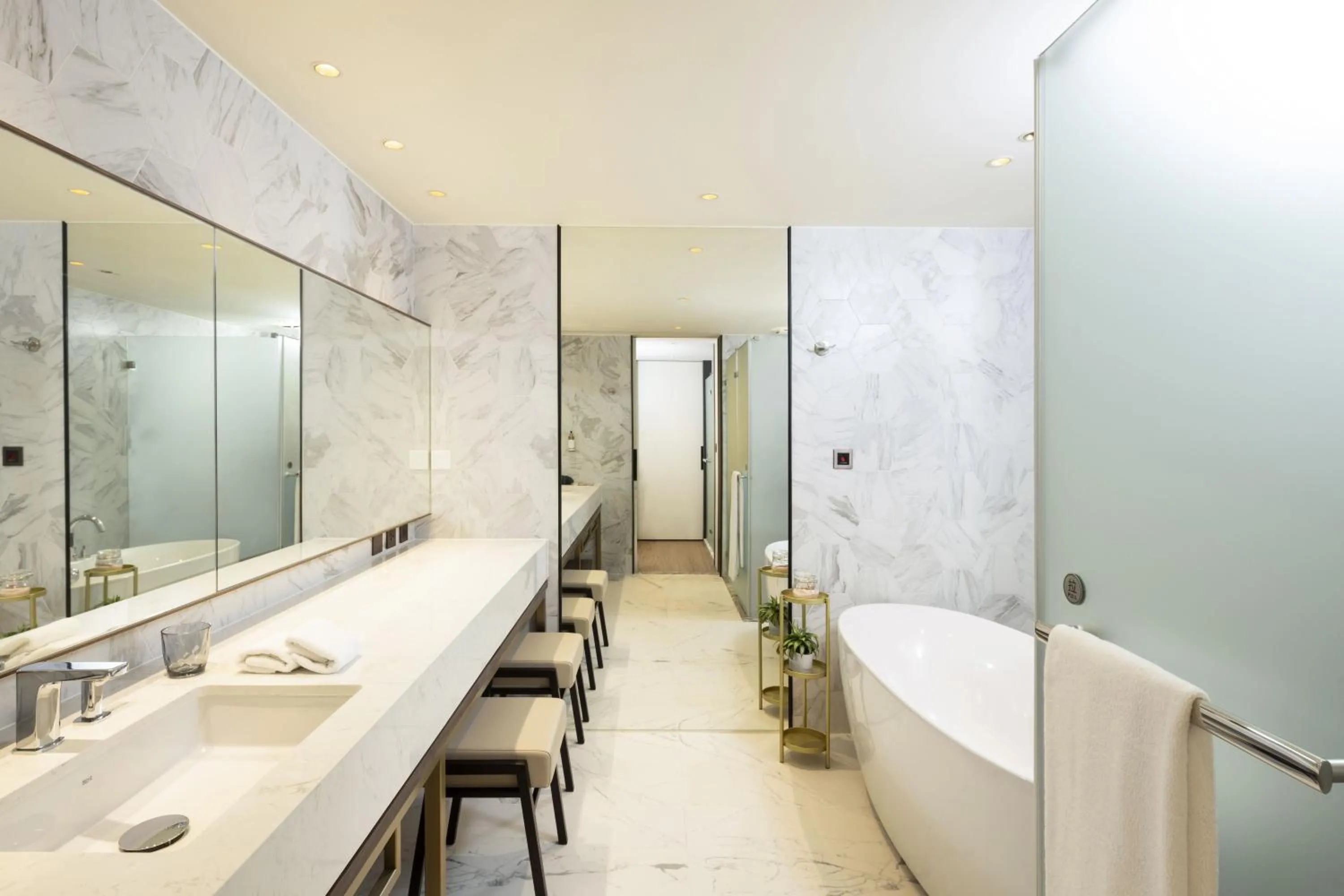 Shower in Voyage Kaohsiung By Cosmos Oasis