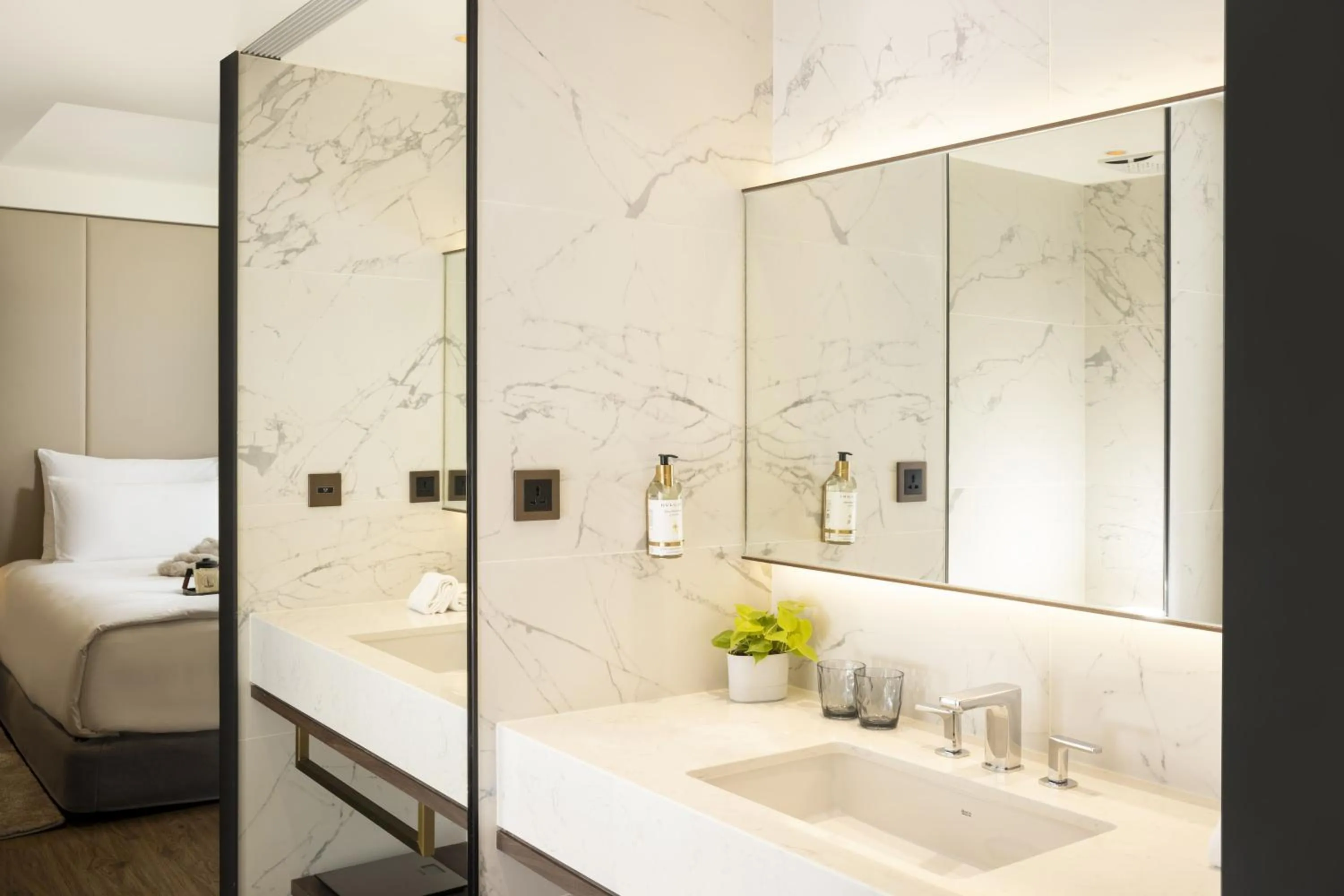 Bathroom, Bed in Voyage Kaohsiung By Cosmos Oasis