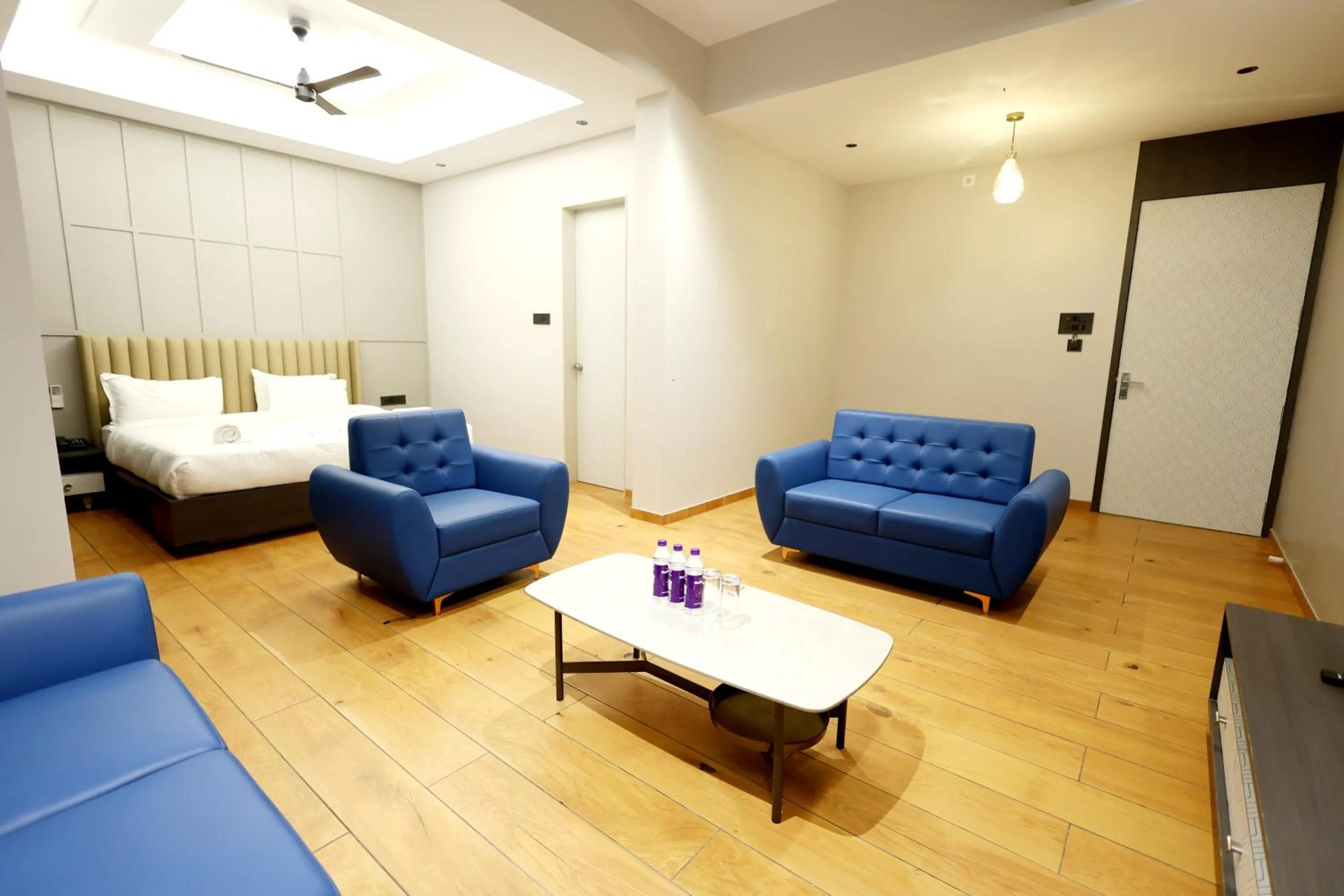 Bed in Hotel Statusinn, Ichalkaranji