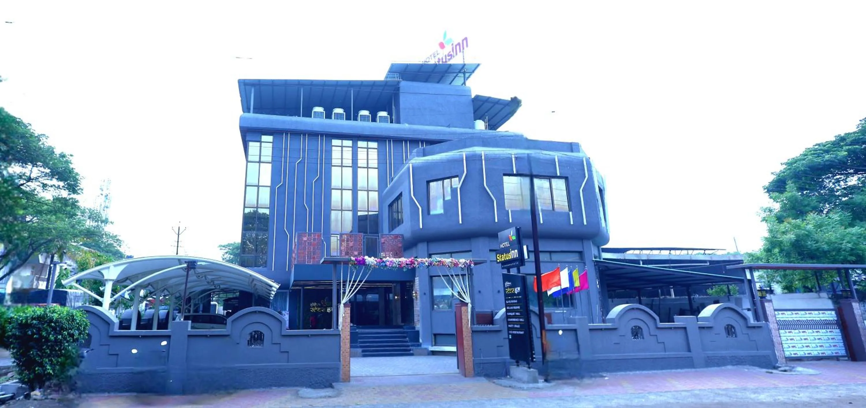 Property building in Hotel Statusinn, Ichalkaranji