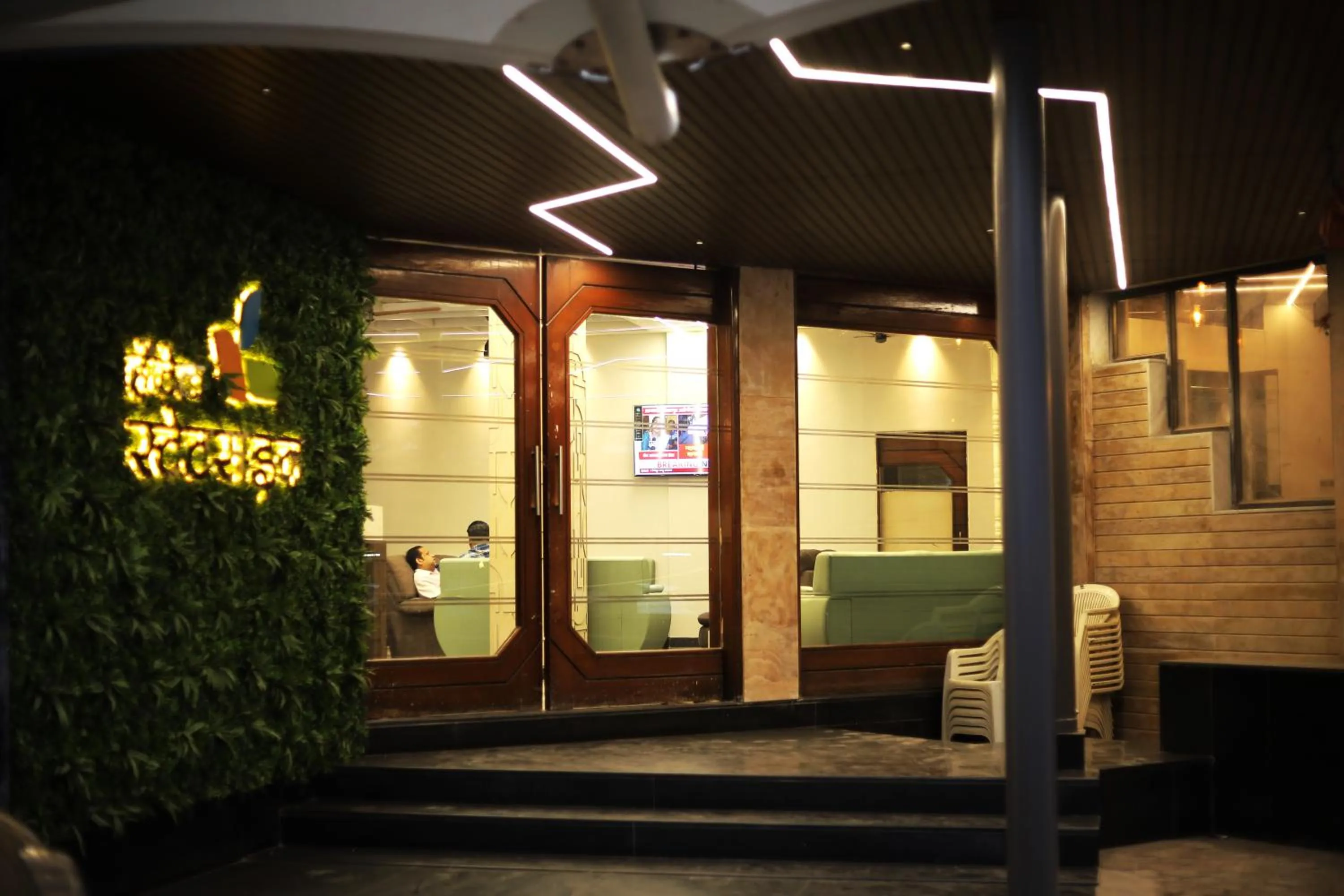 Facade/entrance in Hotel Statusinn, Ichalkaranji