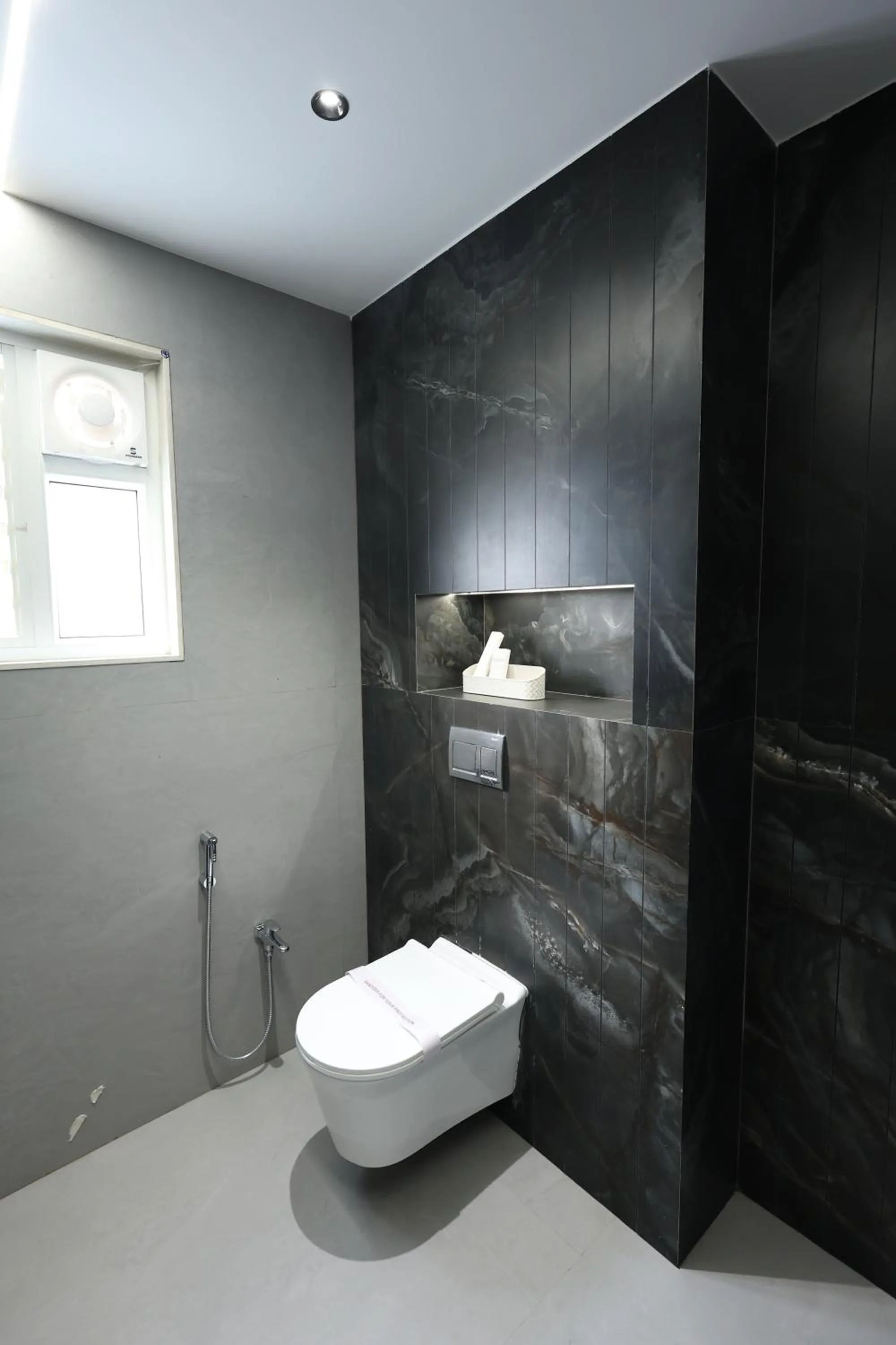 Shower in Hotel Statusinn, Ichalkaranji