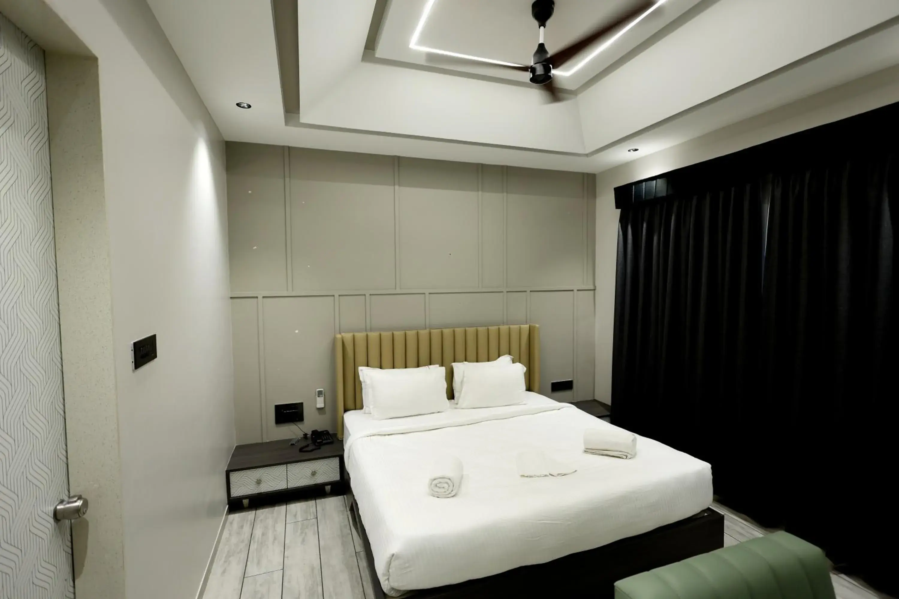 Bed in Hotel Statusinn, Ichalkaranji Bed in Hotel Statusinn, Ichalkaranji