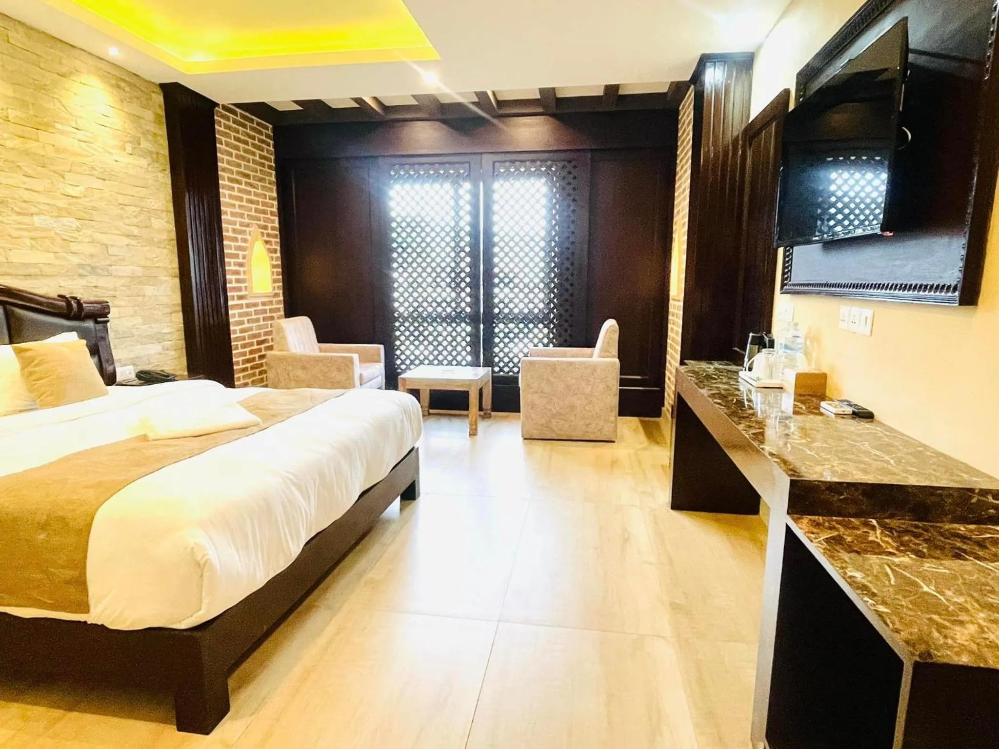 TV and multimedia, Bed in Hotel Matina Suites