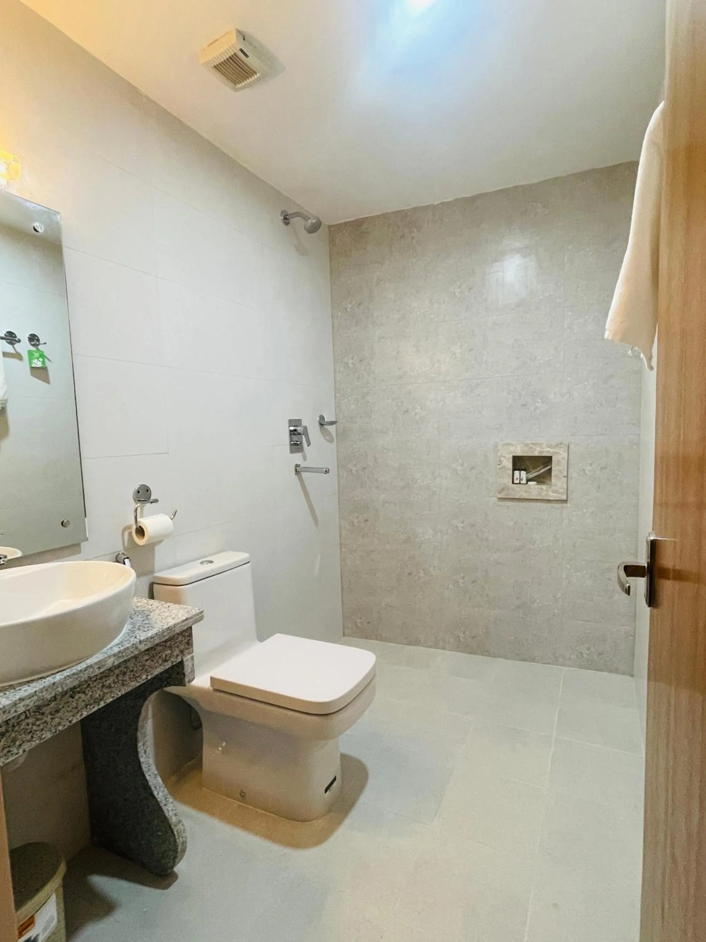 Shower in Hotel Matina Suites