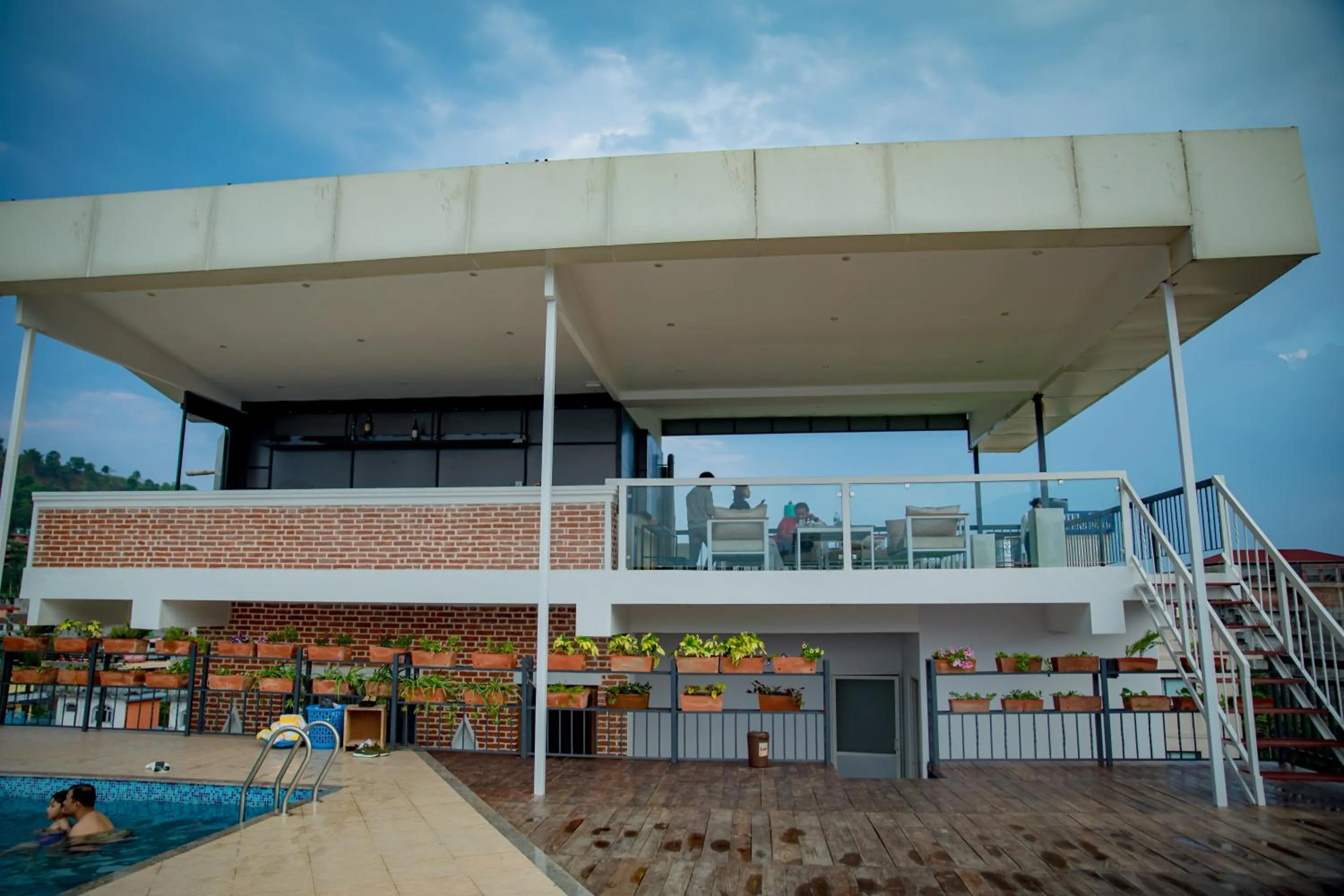 Restaurant/places to eat in Hotel Matina Suites