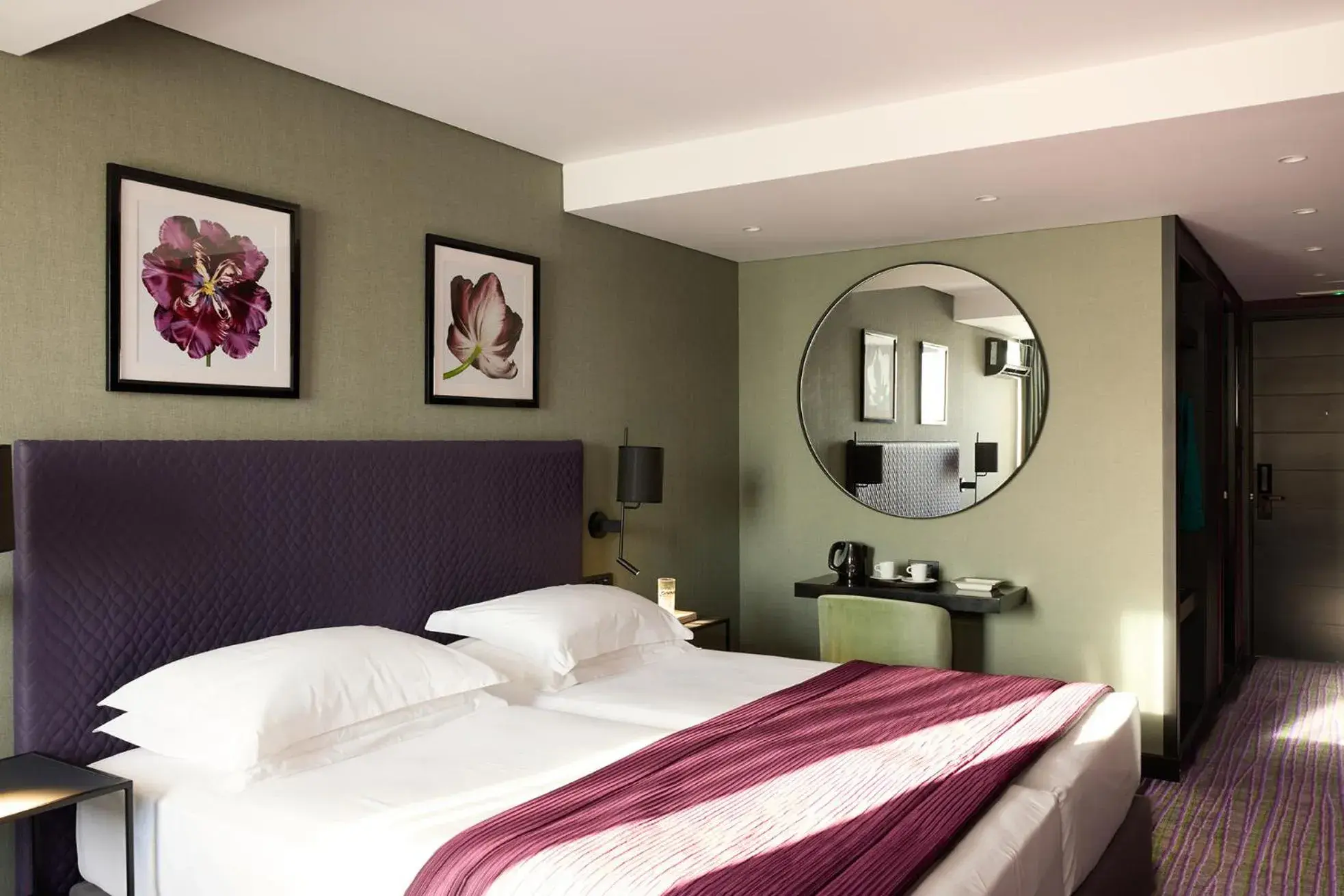 Photo of the whole room, Bed in President Hotel Athens Photo of the whole room, Bed in President Hotel Athens