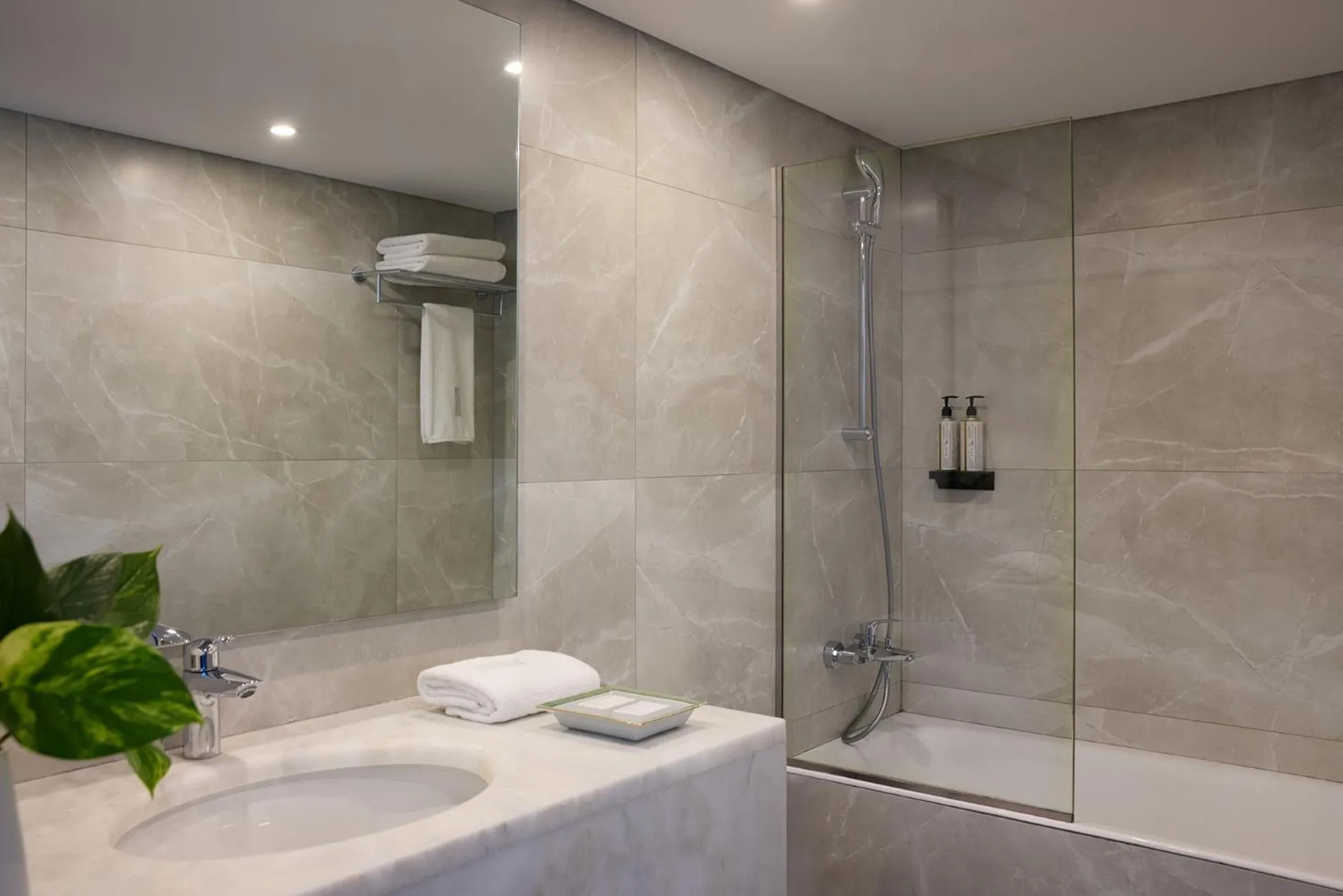 Bathroom in President Hotel Athens