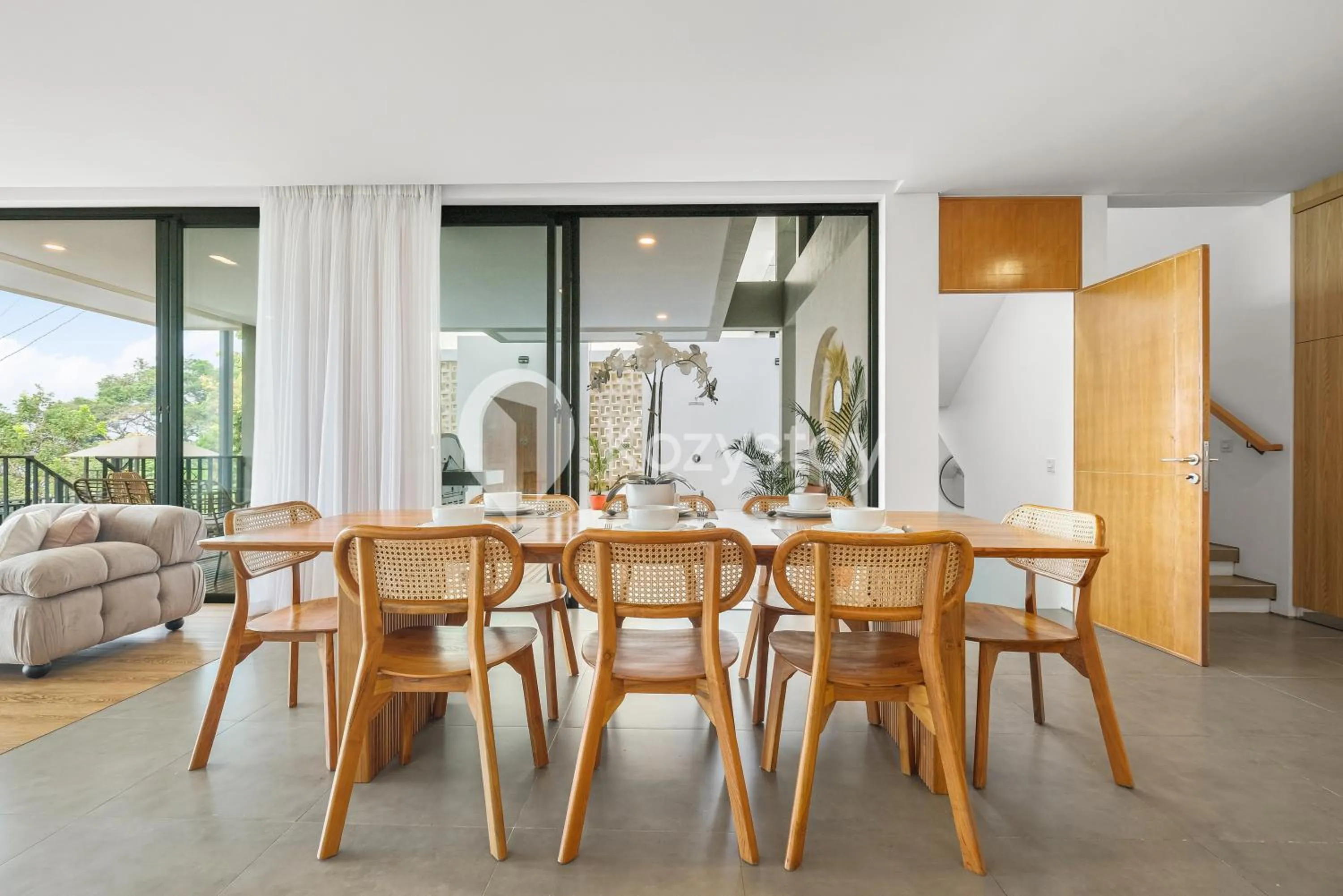 Dining area in Sorte by Kozystay -Dago