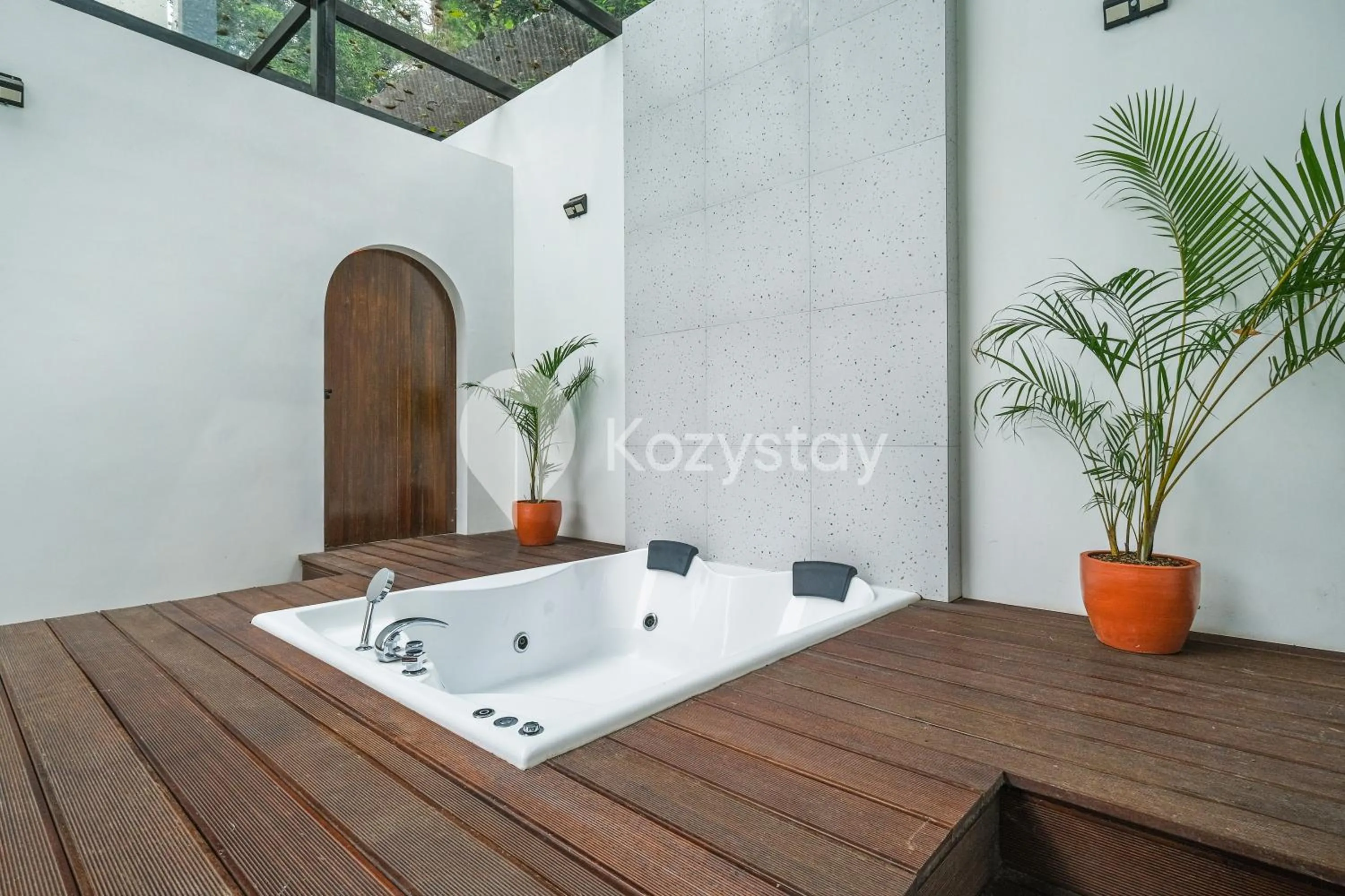 Hot Tub in Sorte by Kozystay -Dago