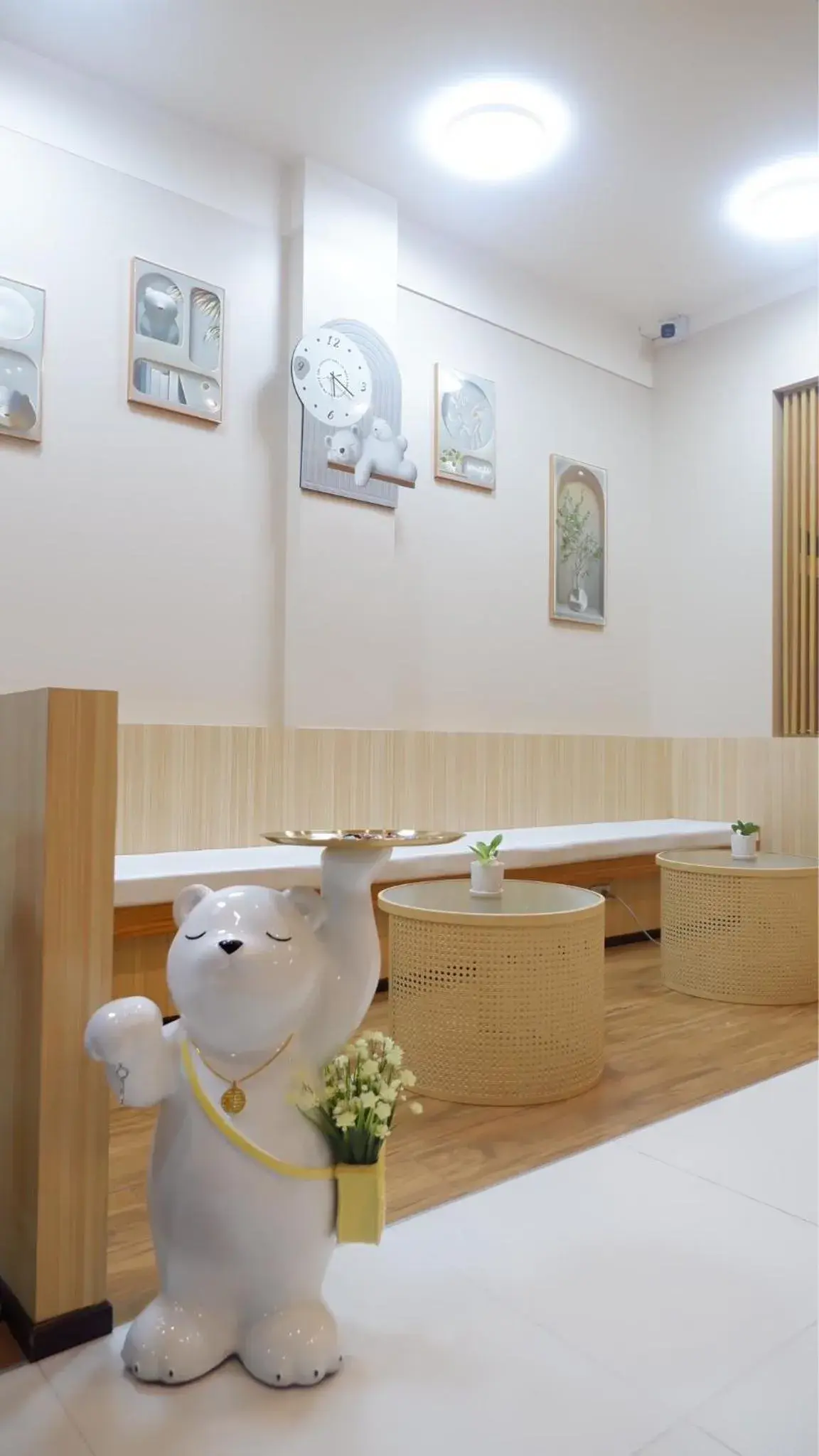 Shi-ro-i Poshtel Shi-ro-i Poshtel