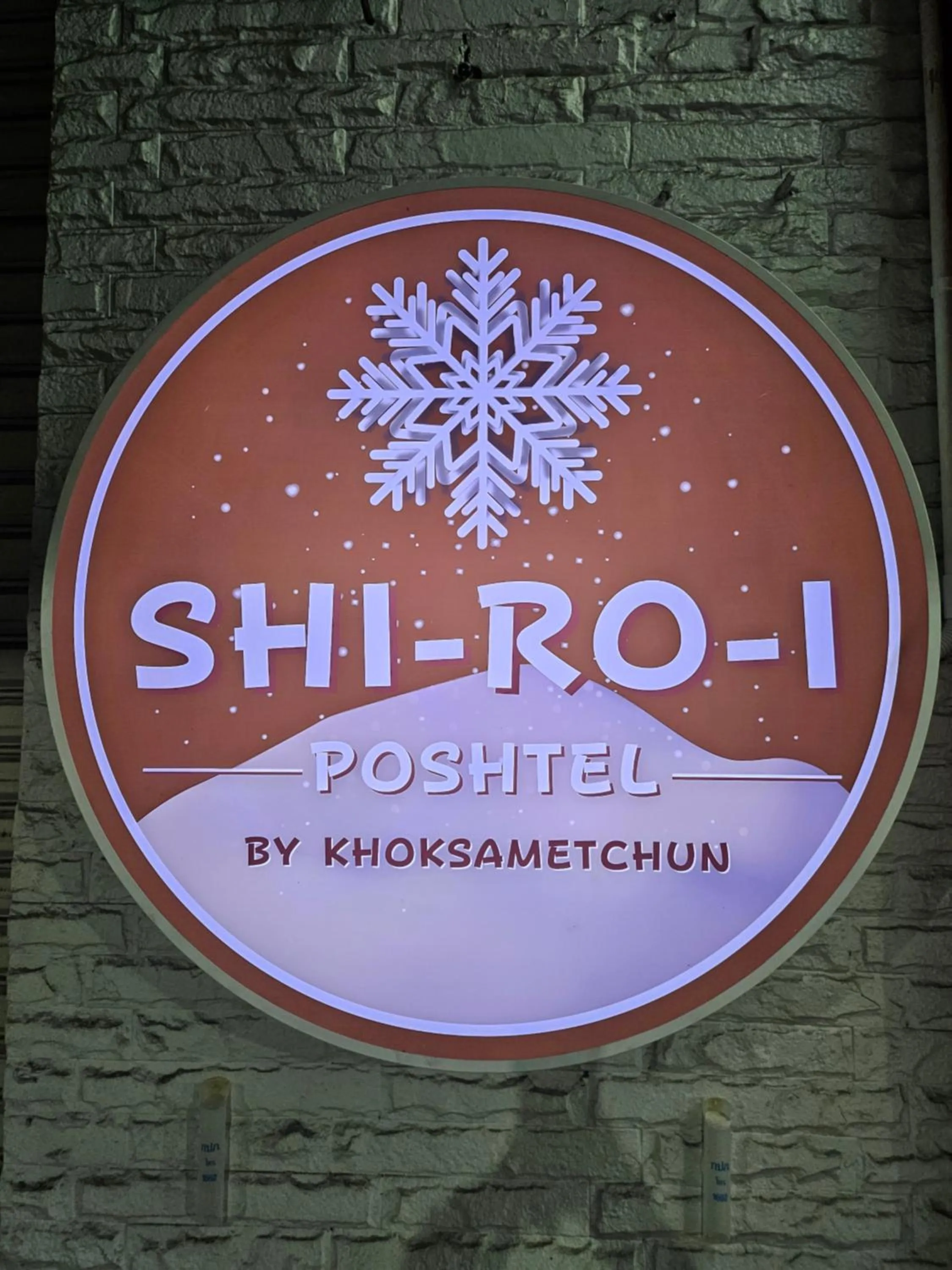Shi-ro-i Poshtel