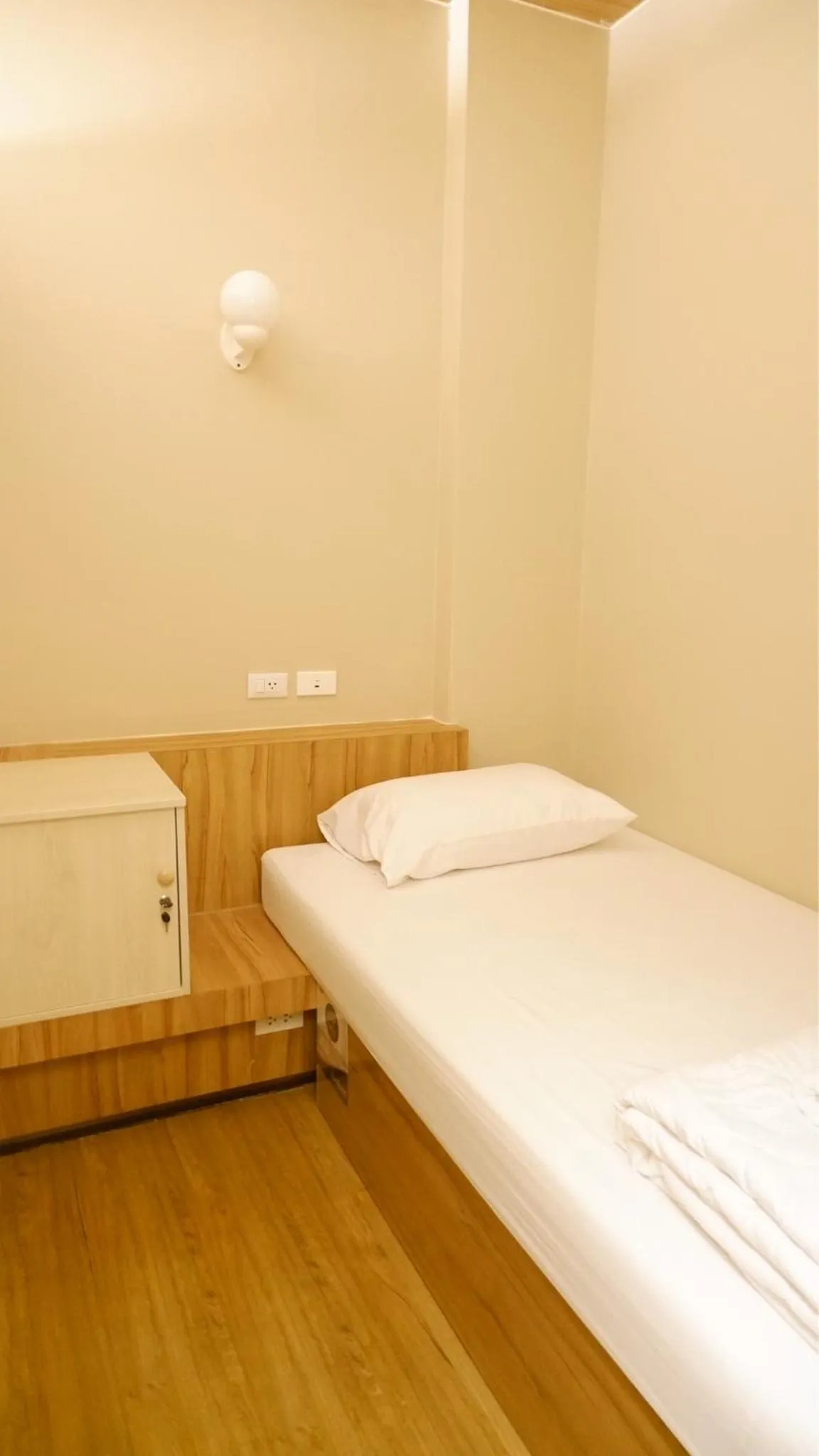 Bed in Shi-ro-i Poshtel