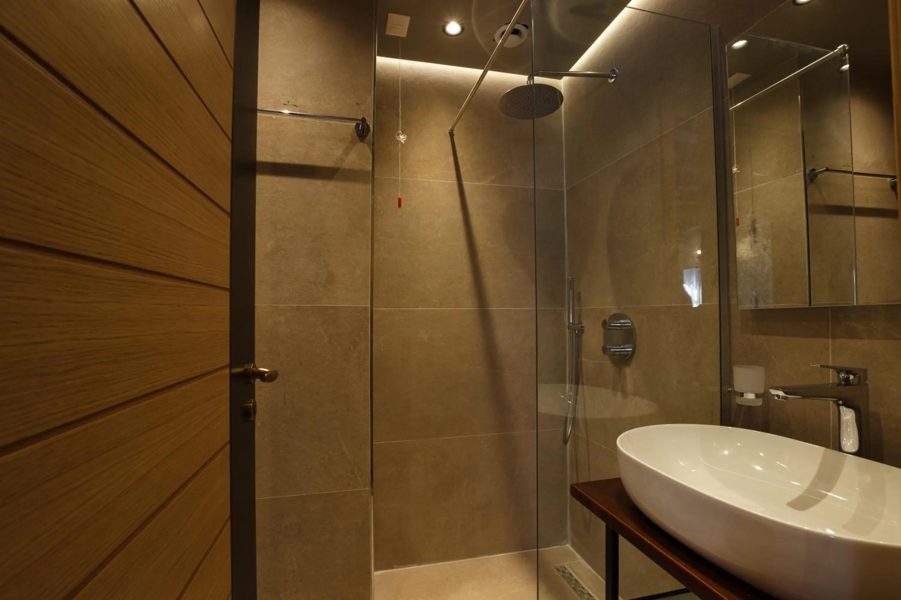 Shower in Furra Hotel