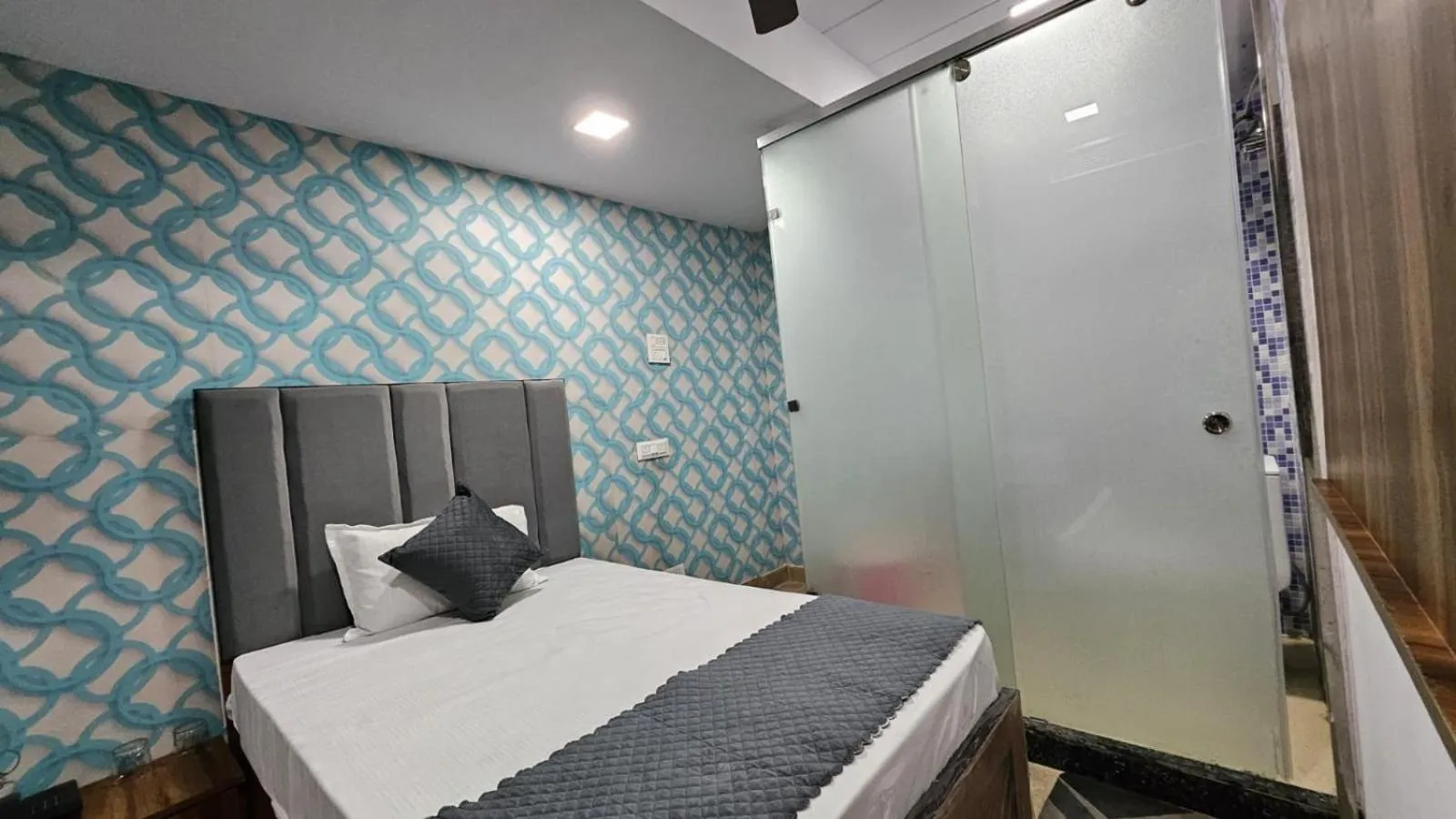 Bed in Jhansi Castle Inn