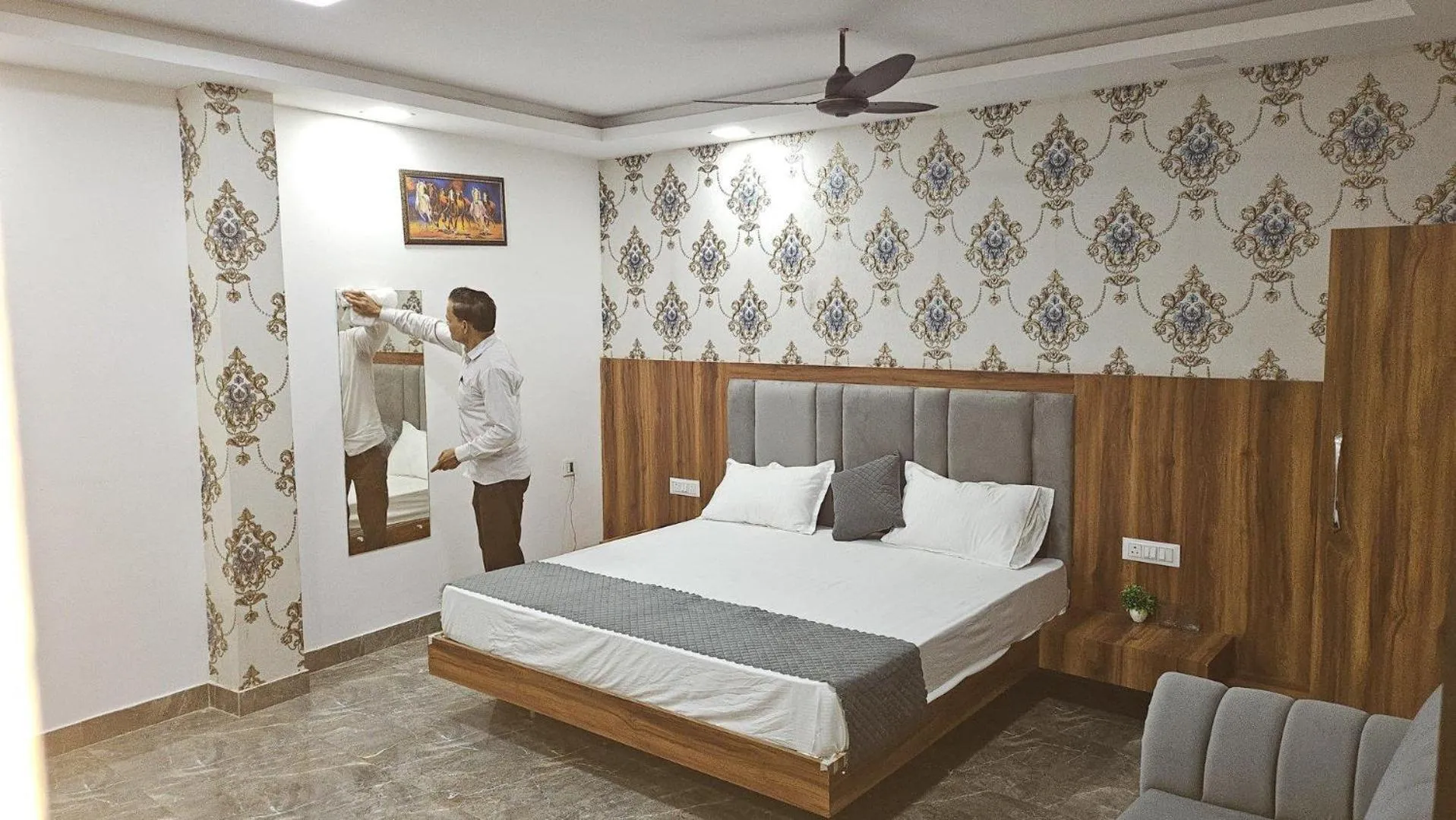 Bed in Jhansi Castle Inn