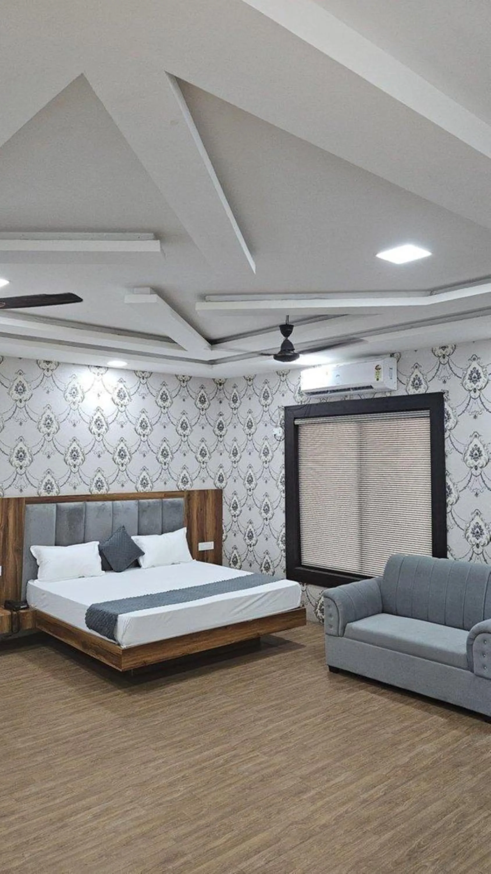 Bed in Jhansi Castle Inn