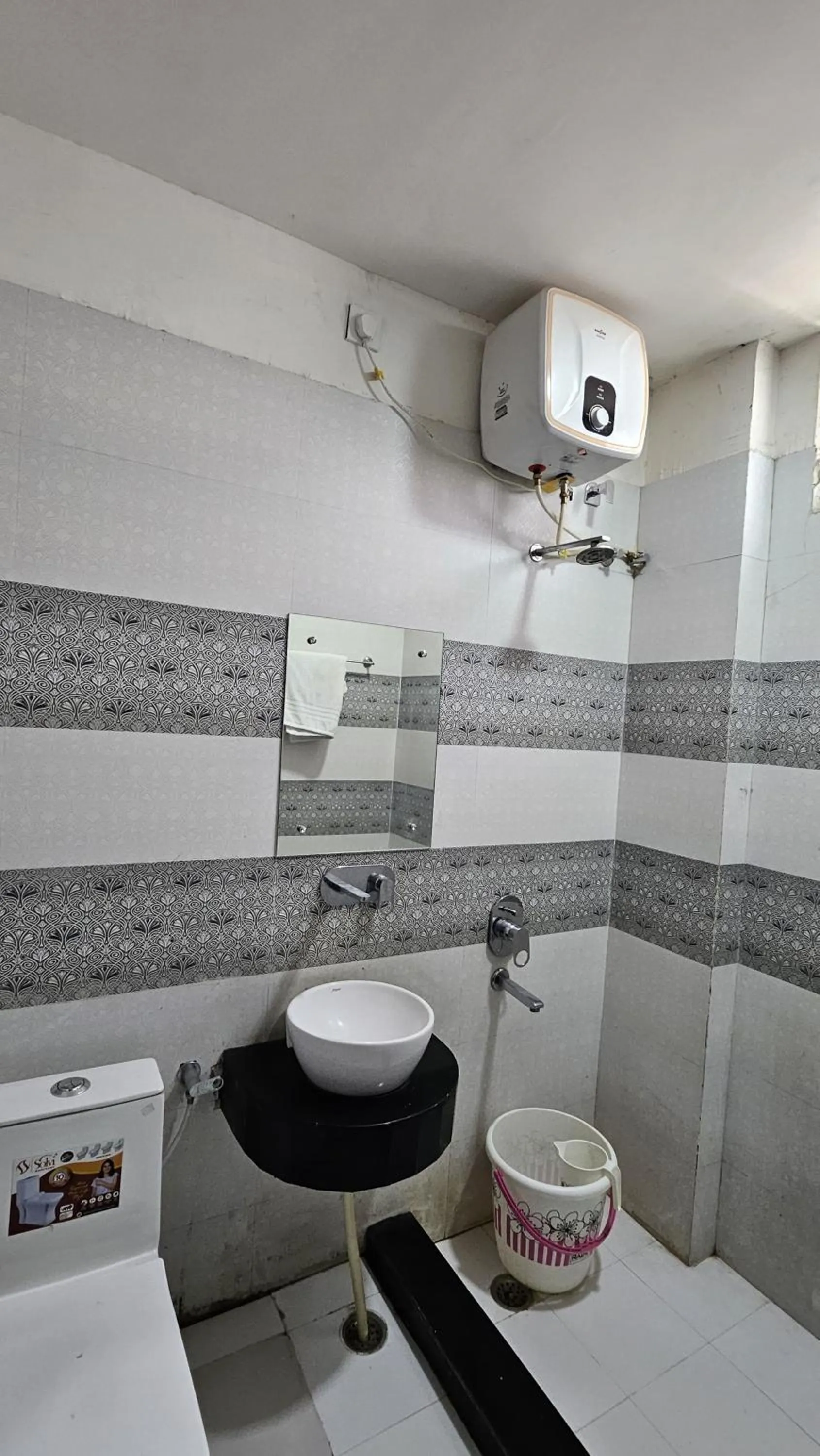 Bathroom in Jhansi Castle Inn