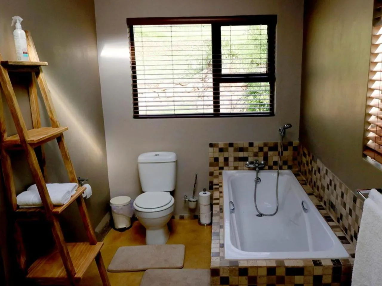 Double Room with Mountain View - single occupancy in Imla Guest Farm - Waterfall