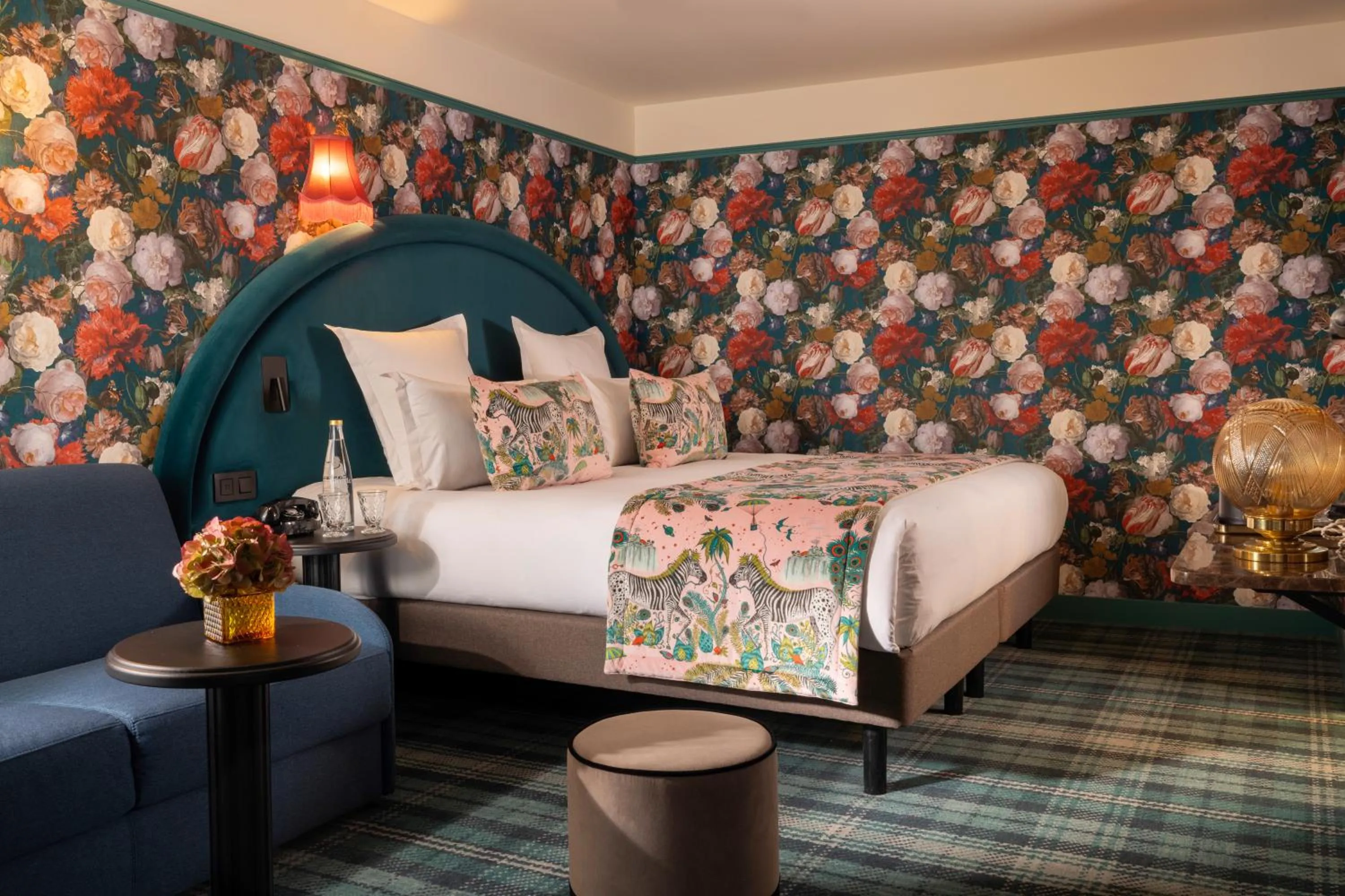 Bed in Hôtel Ginette à la Folie & Spa