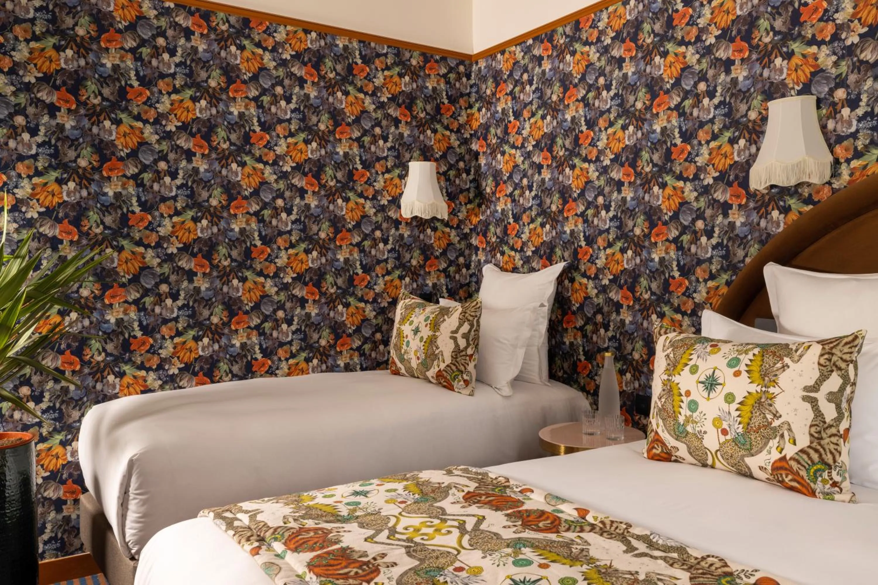 Bed in Hôtel Ginette à la Folie & Spa