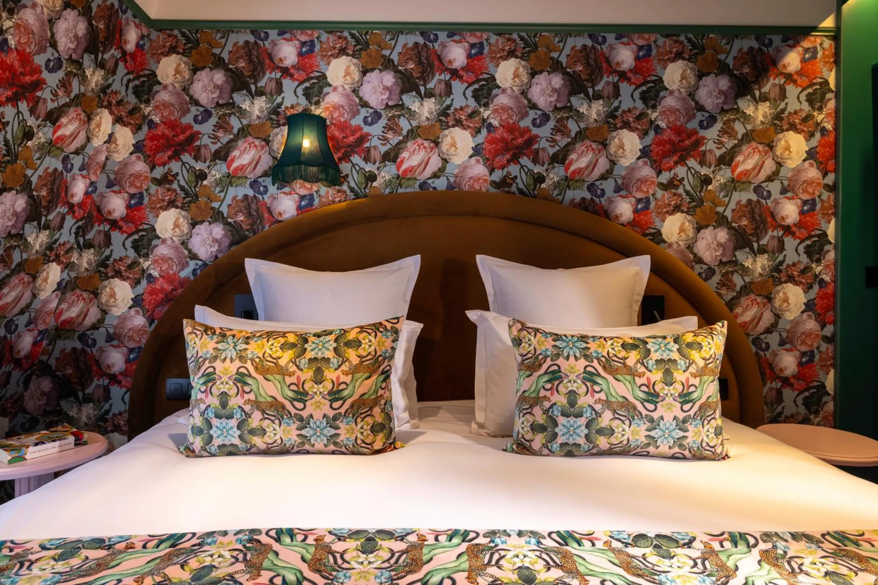 Bed in Hôtel Ginette à la Folie & Spa