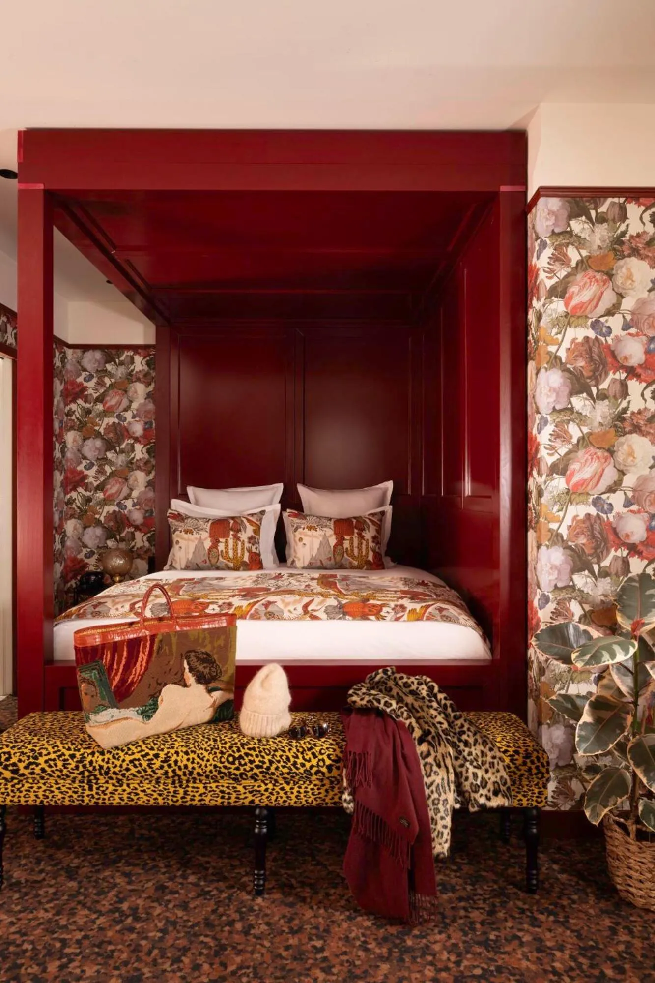 Bed in Hôtel Ginette à la Folie & Spa