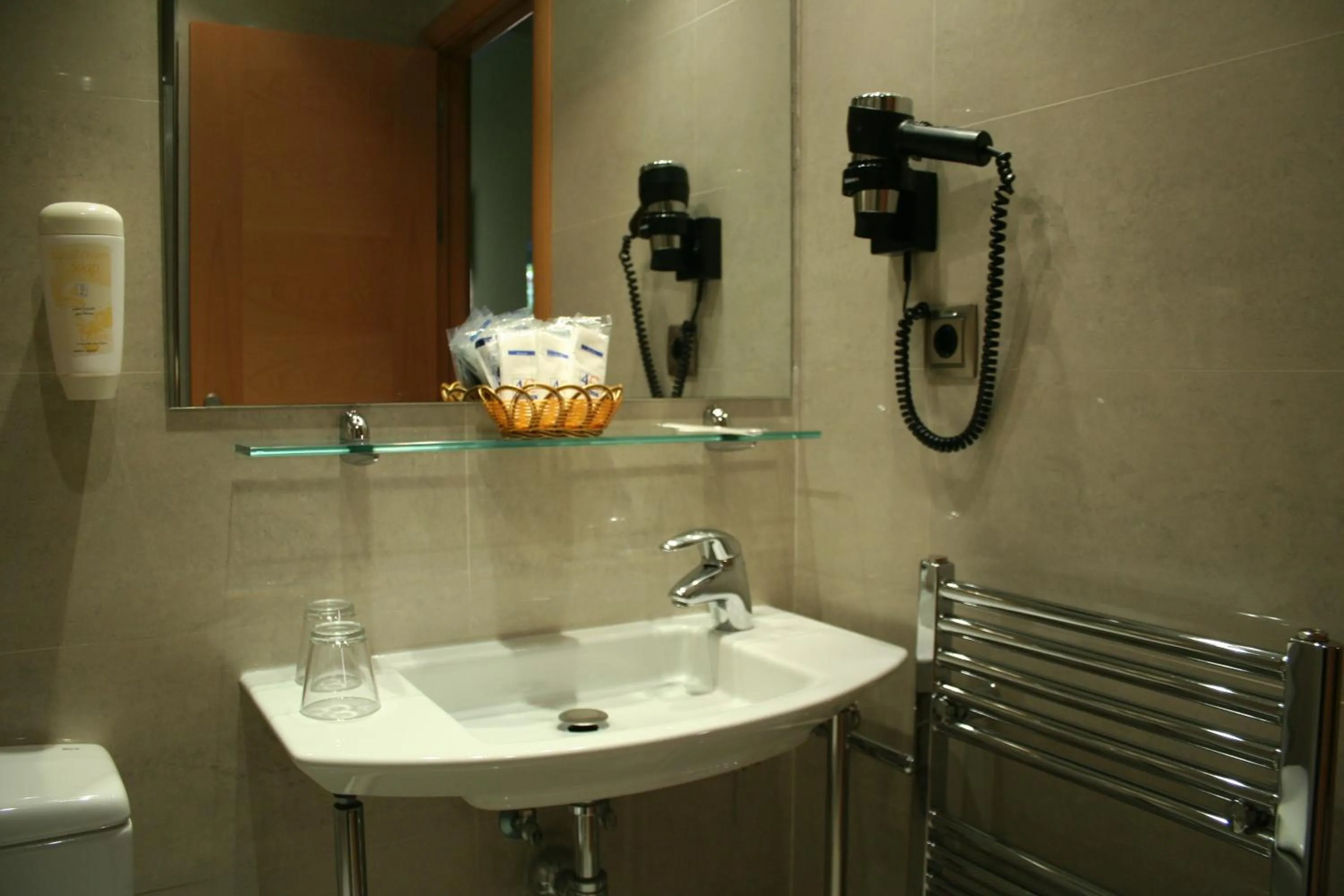 Bathroom in Hotel 4C Puerta Europa