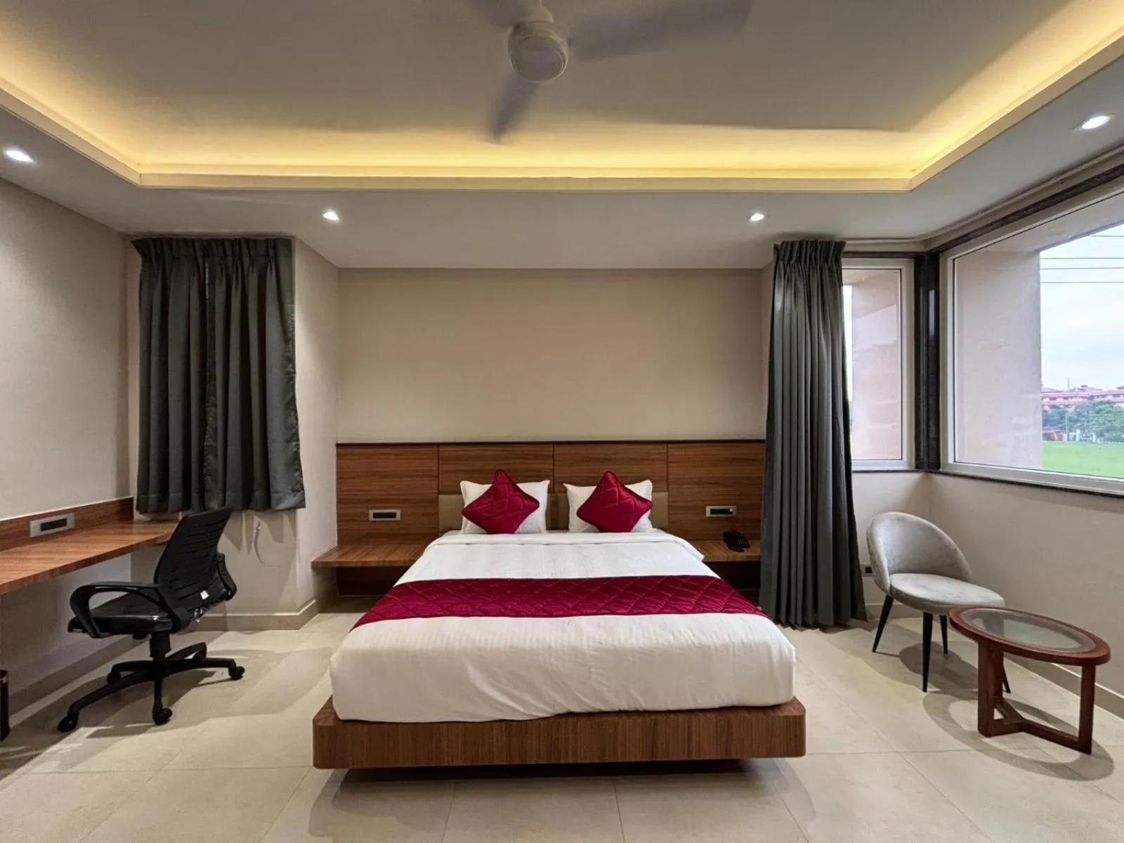 Photo of the whole room, Bed in Rohika AAU-IGH